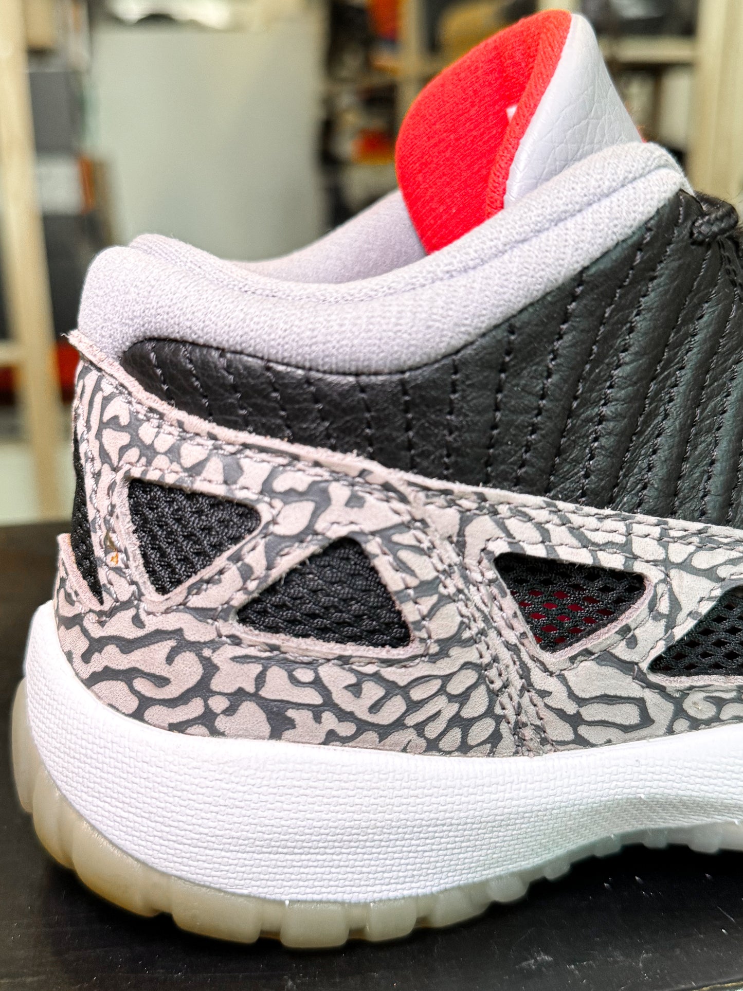 Air Jordan 11 Retro Low IE ‘Black Cement’ 2020 - Recondicionado