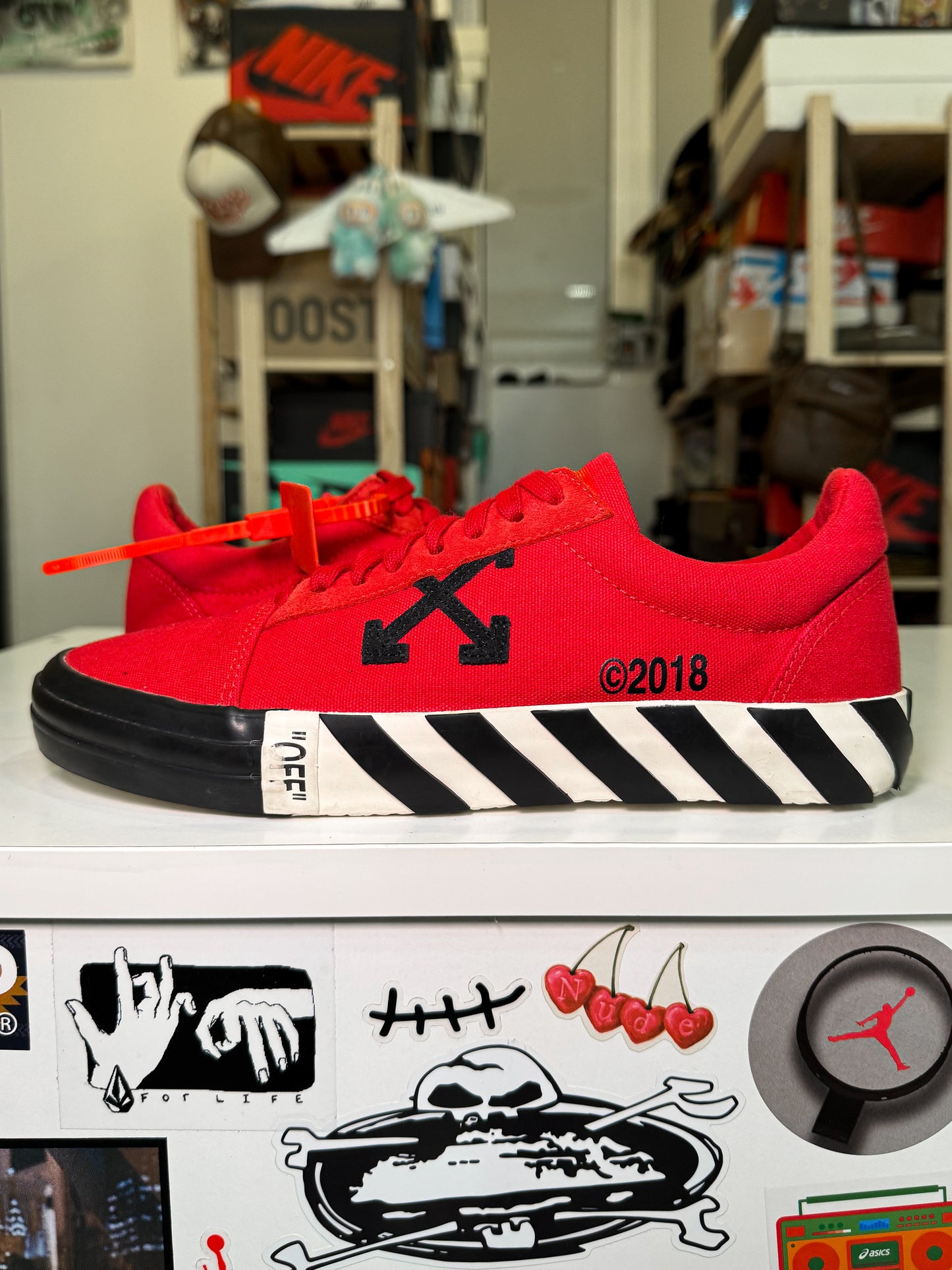 Off White Vulcanized Low Canvas ’Red’ 2018 - Recondicionado