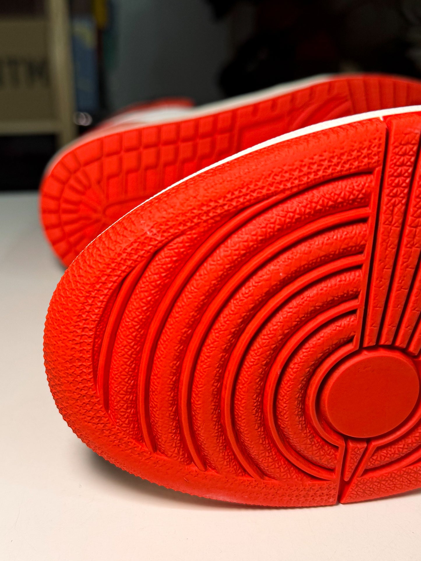 Air Jordan 1 Retro High OG ‘Best Hand in the Game - Track Red’ 2018 - Recondicionado