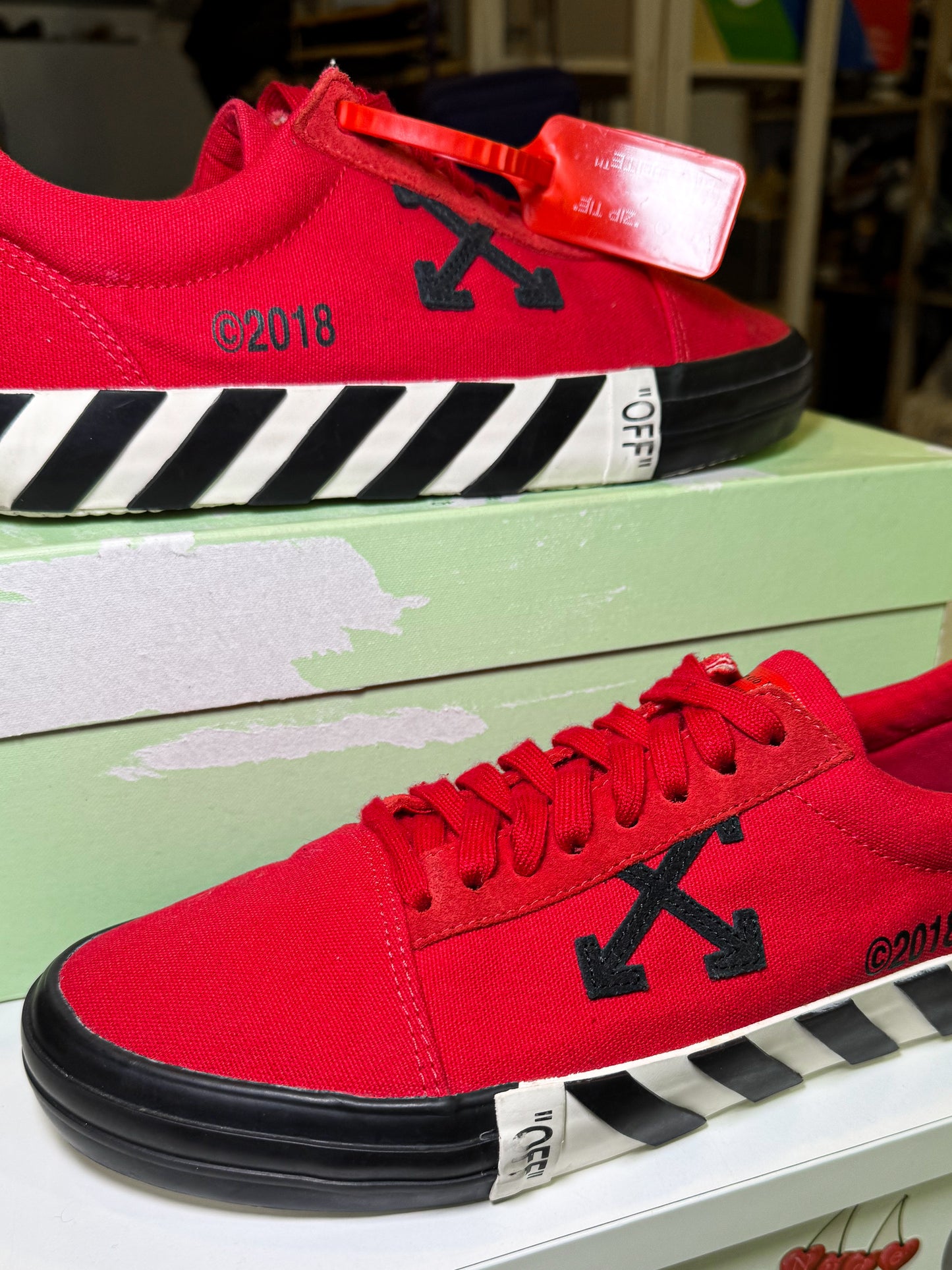 Off White Vulcanized Low Canvas ’Red’ 2018 - Recondicionado