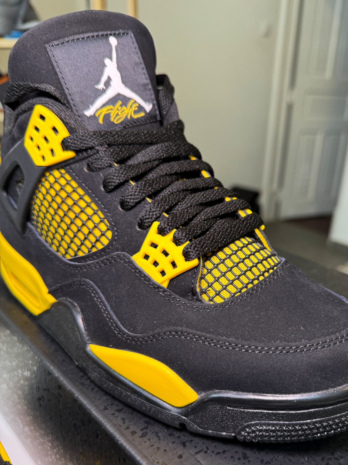 Air Jordan 4 Retro 'Thunder' 2023 - Recondicionado