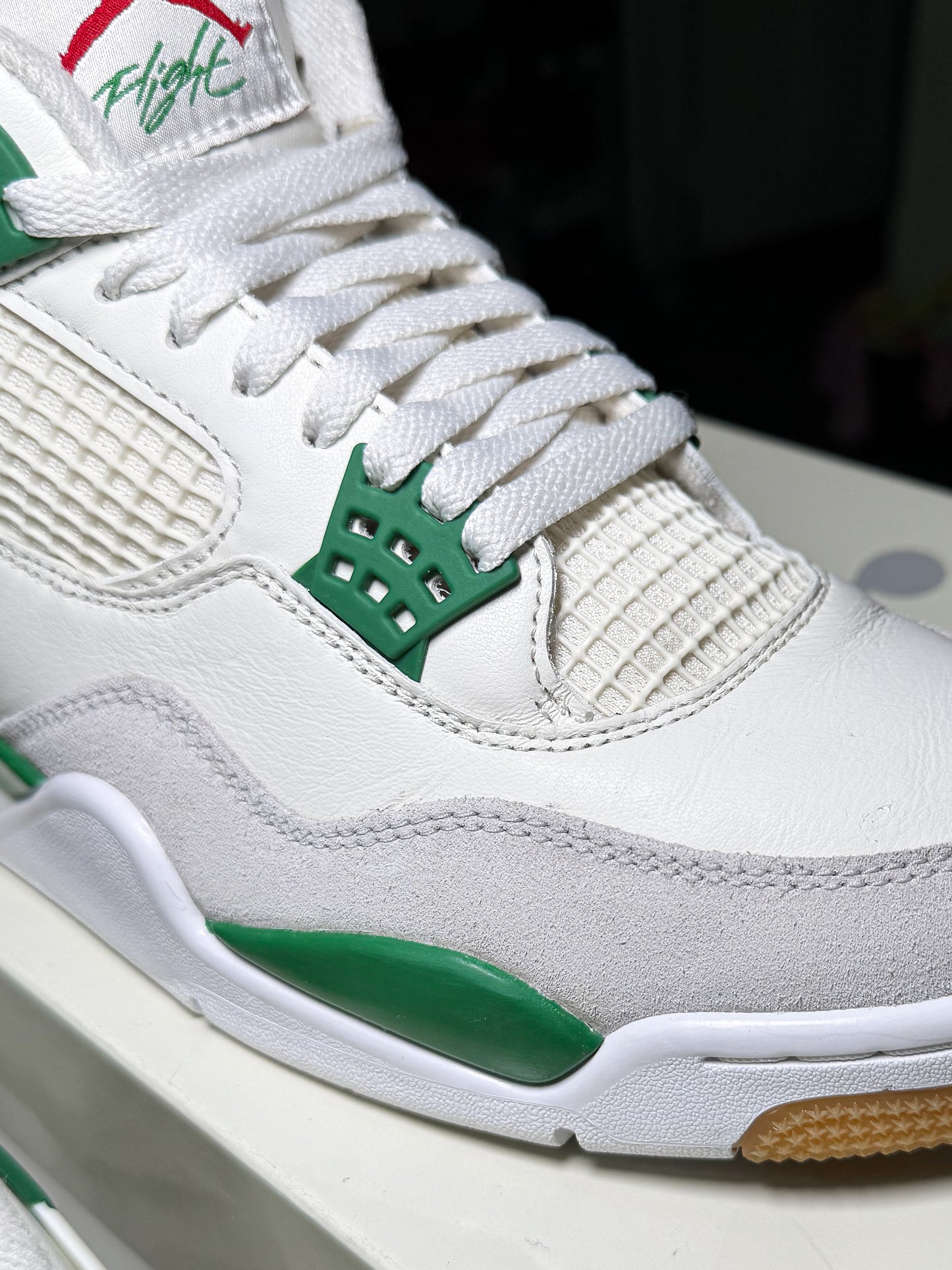 Air Jordan 4 Retro SB 'Pine Green' 2023 - Recondicionado
