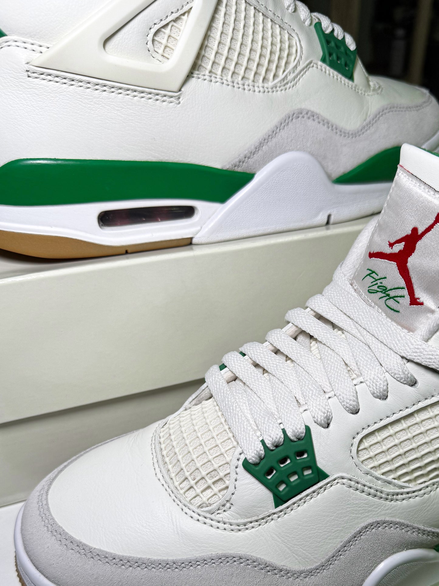 Air Jordan 4 Retro SB 'Pine Green' 2023 - Recondicionado