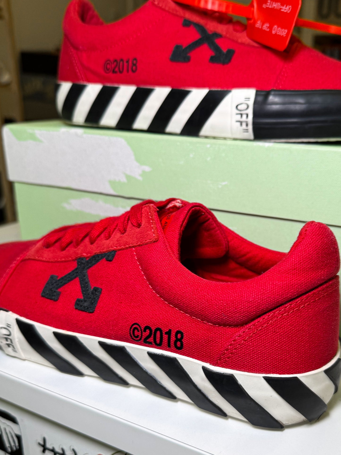 Off White Vulcanized Low Canvas ’Red’ 2018 - Recondicionado