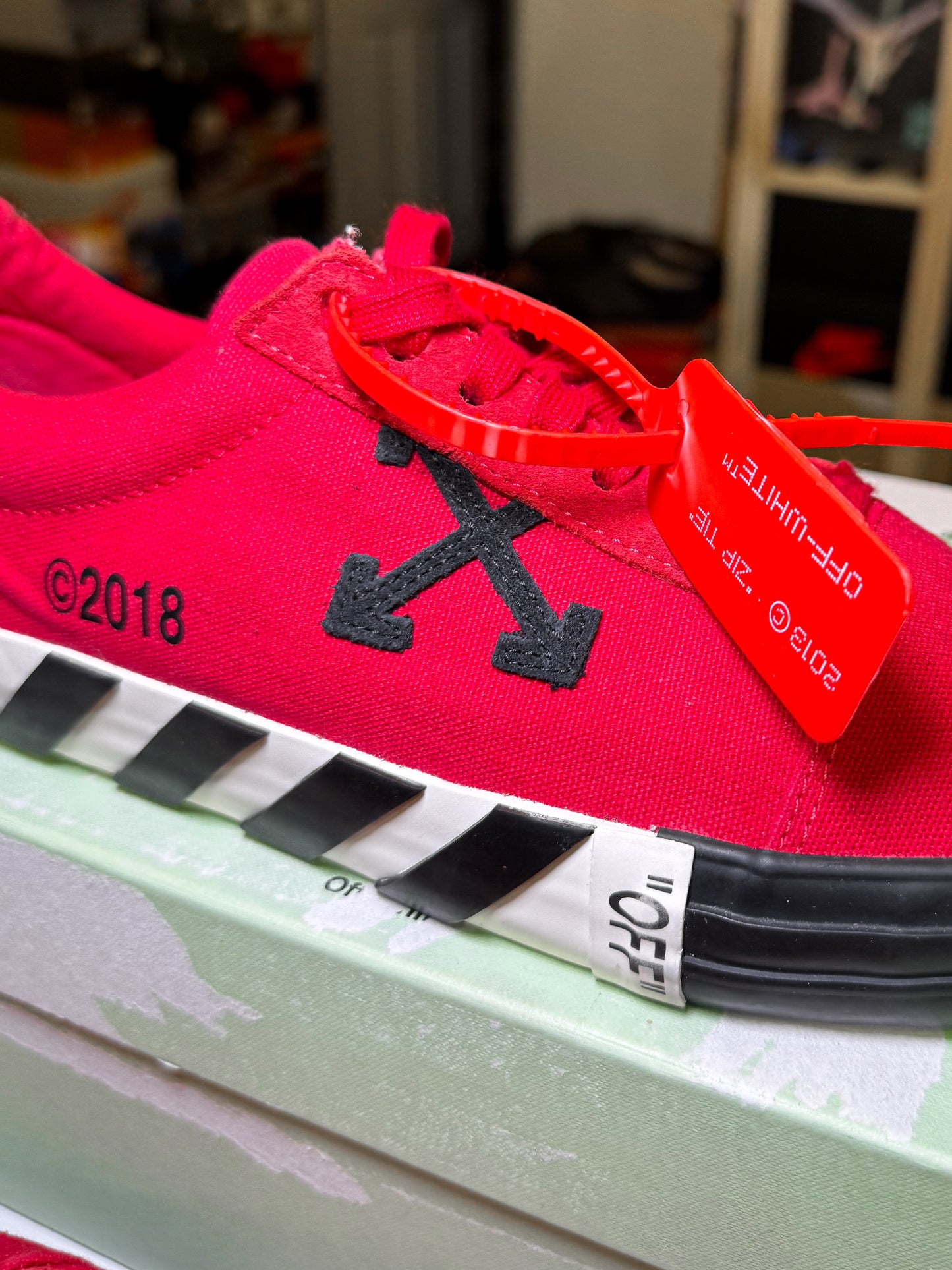 Off White Vulcanized Low Canvas ’Red’ 2018 - Recondicionado