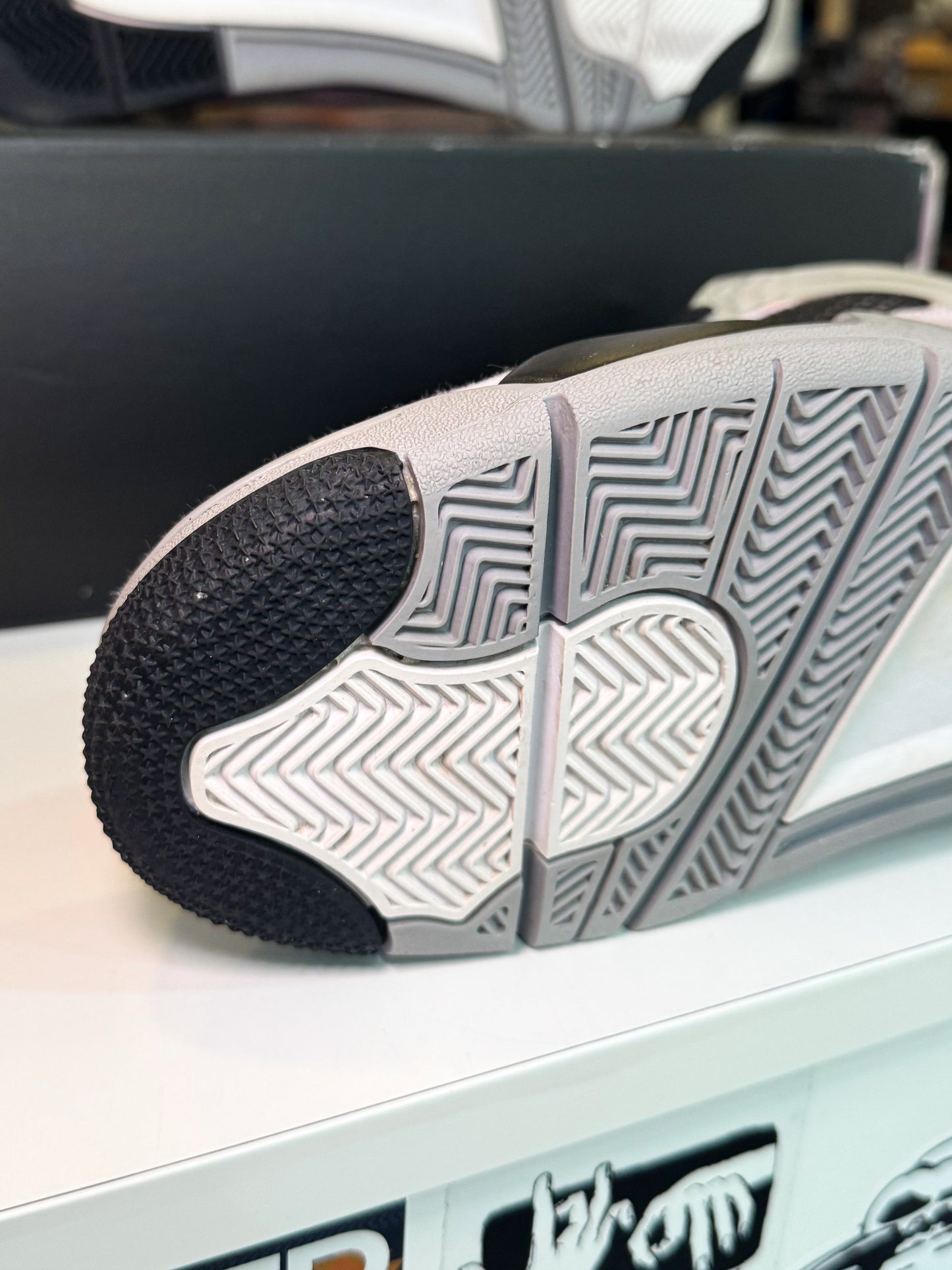 Air Jordan 4 Retro 'Zen Master’ 2022 - Recondicionado
