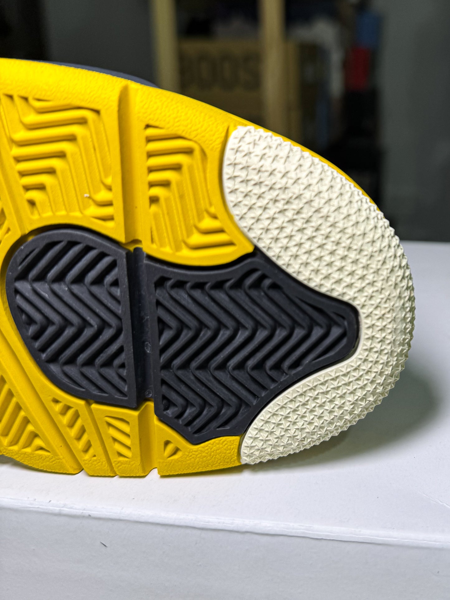 Air Jordan 4 Retro 'Vivid Sulfur’ W 2024 - Recondicionado