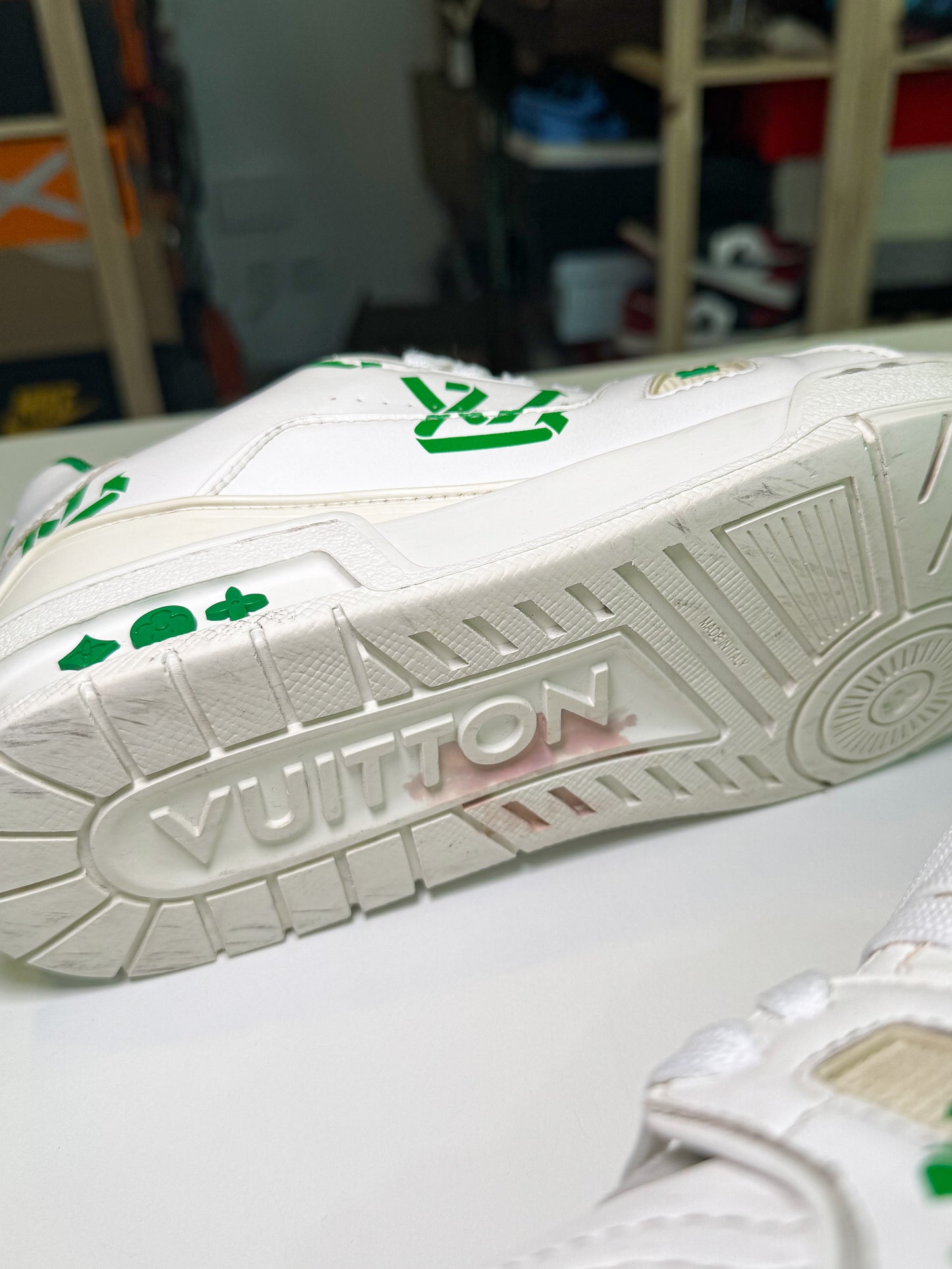 Louis Vuitton LV Trainer Low Signature #54 ‘White Green Recycled’ - Recondicionado