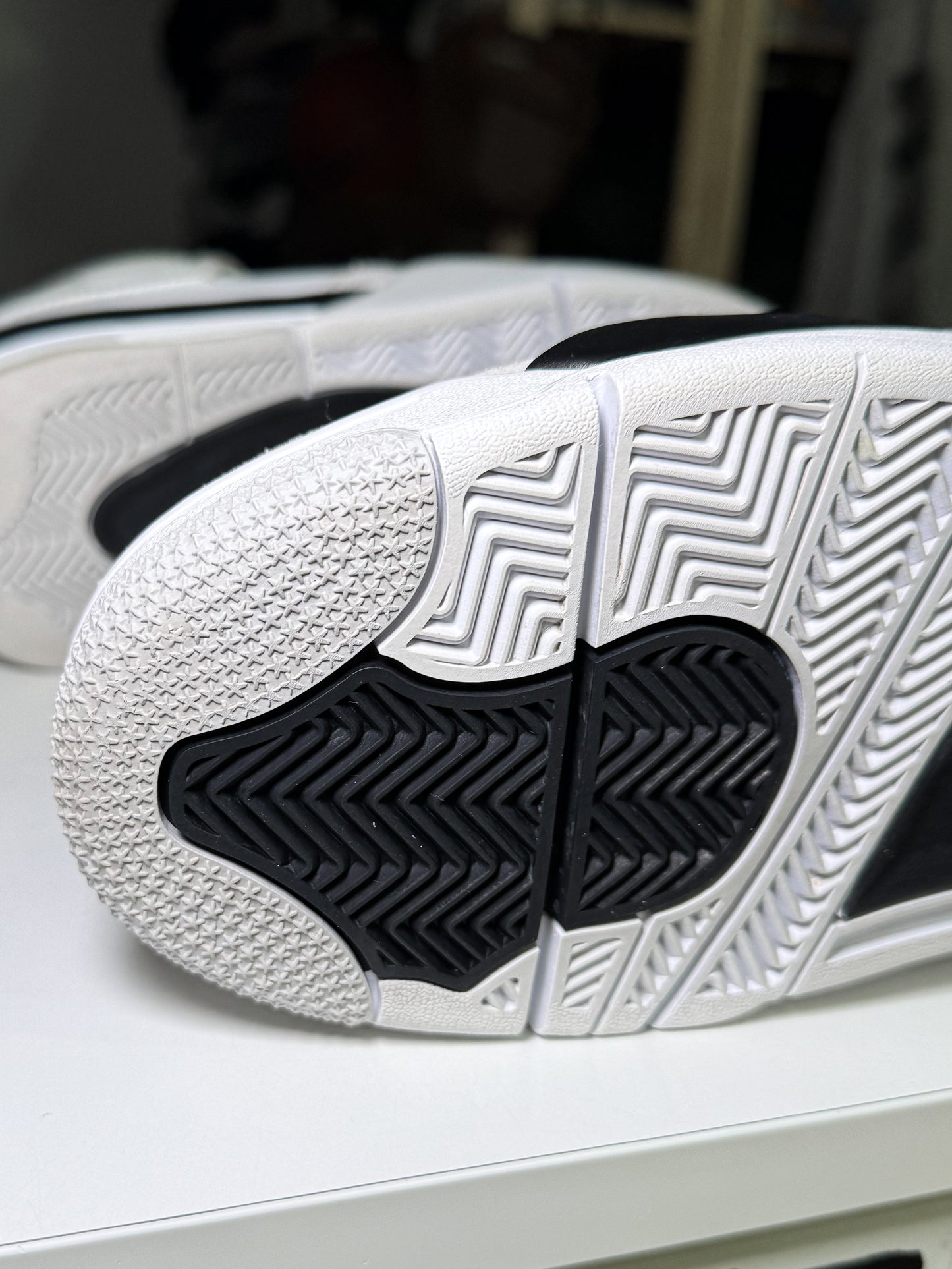 Air Jordan 4 Retro 'Military Black' 2022 - Recondicionado