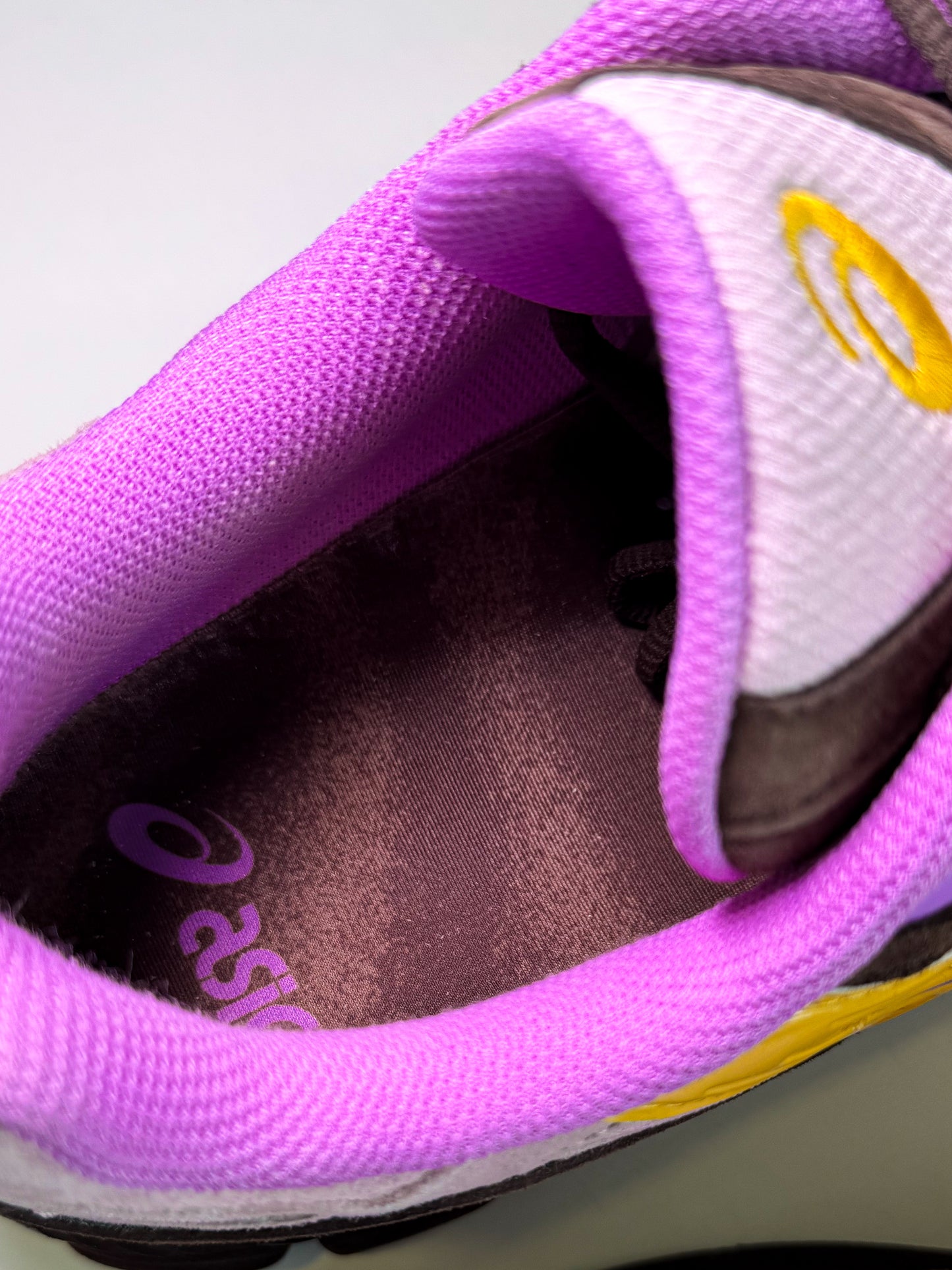 ASICS Gel NYC x Pleasures ‘World of Pleasures’ 2024 - Recondicionado
