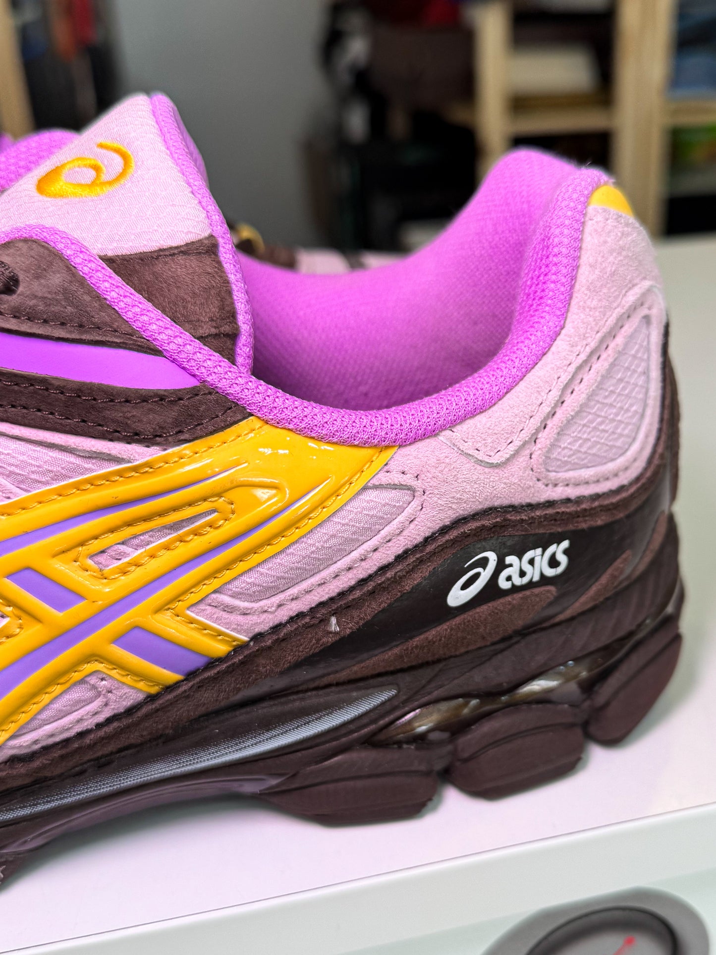ASICS Gel NYC x Pleasures ‘World of Pleasures’ 2024 - Recondicionado