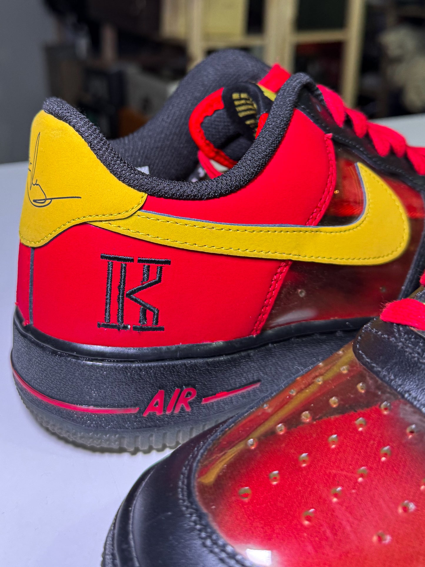 Nike Air Force 1 CMFT Signature QS ‘Kyrie Irving’ - Recondicionado
