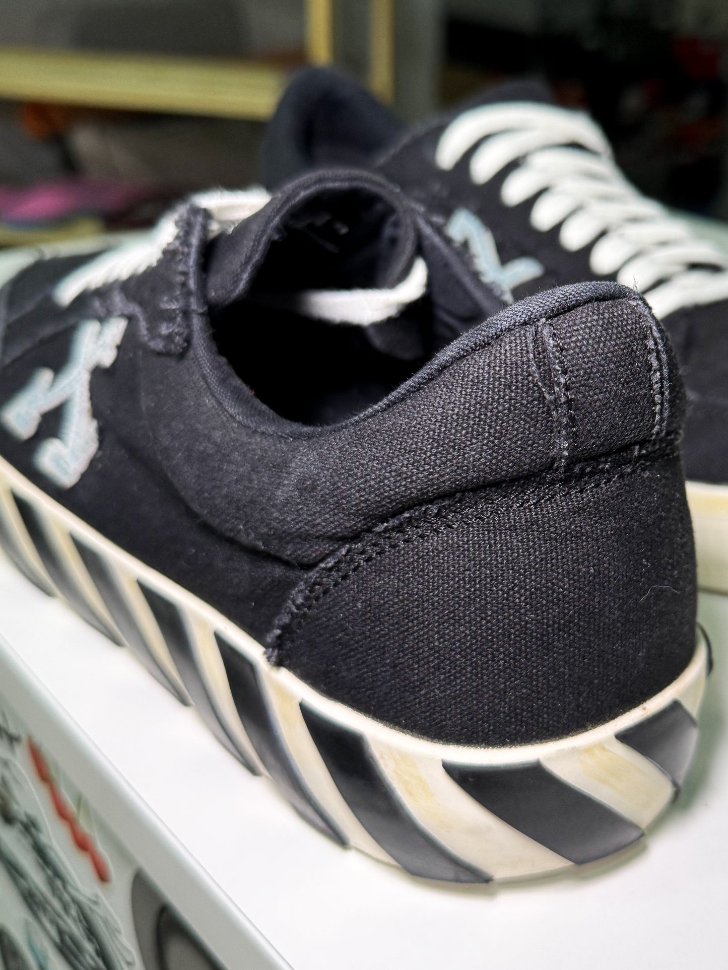 Off White Vulcanized Canvas ‘Black Blue’ - Recondicionado