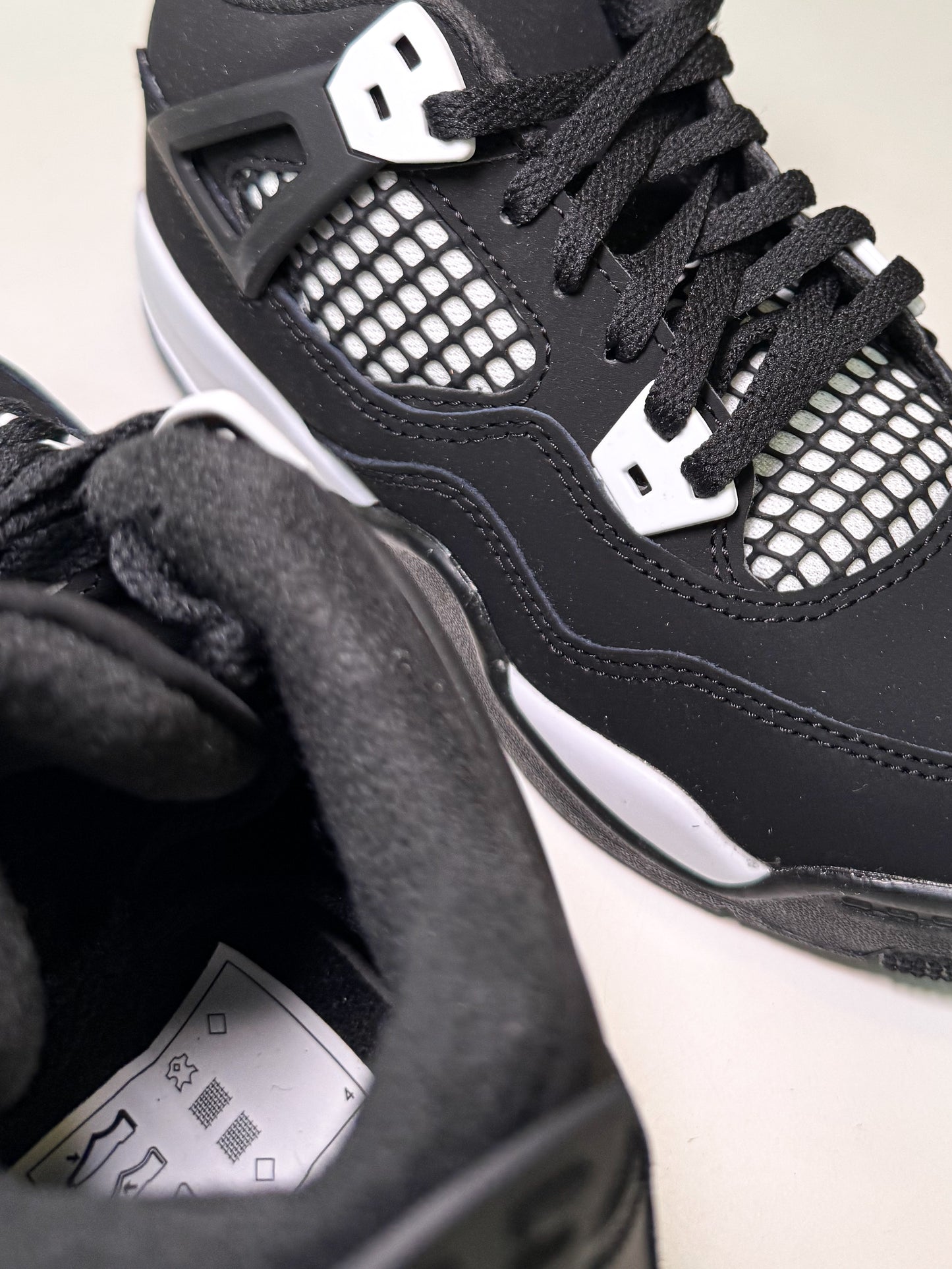 Air Jordan 4 Retro ‘White Thunder’ PS 2024 - DS