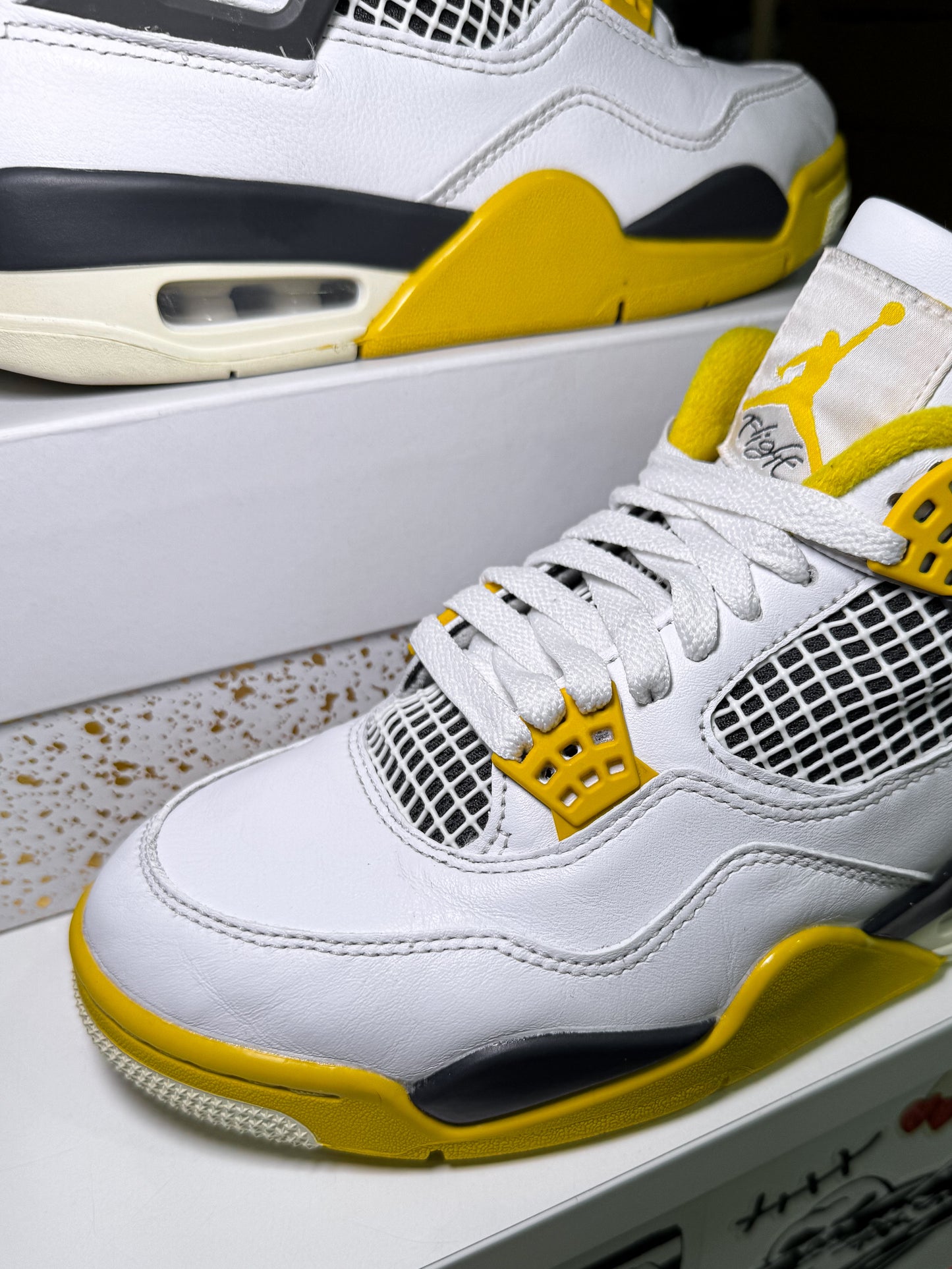 Air Jordan 4 Retro 'Vivid Sulfur’ W 2024 - Recondicionado