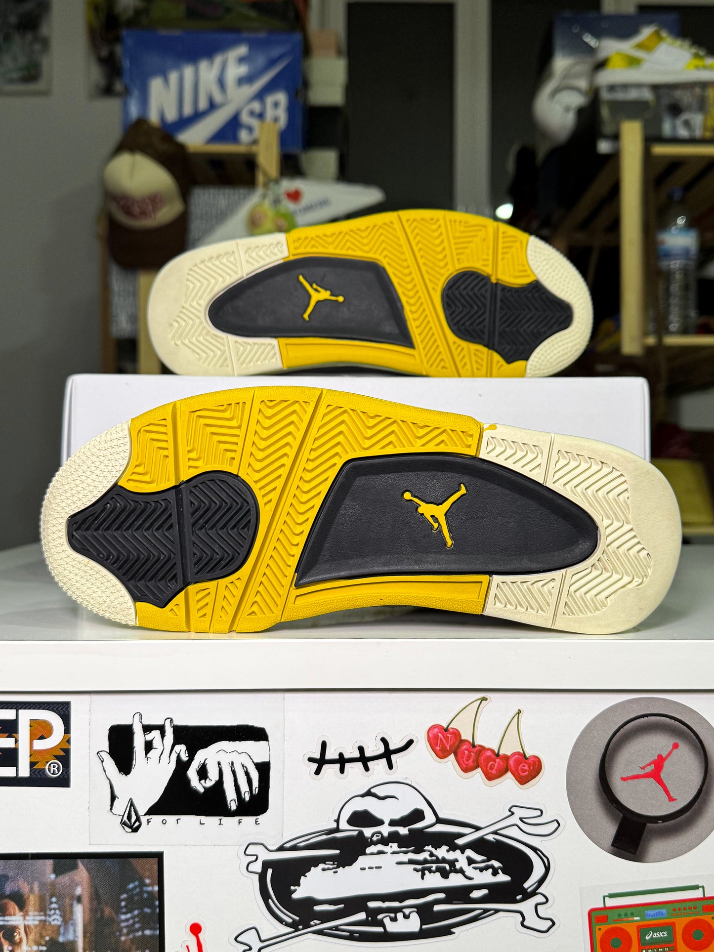 Air Jordan 4 Retro 'Vivid Sulfur’ W 2024 - Recondicionado