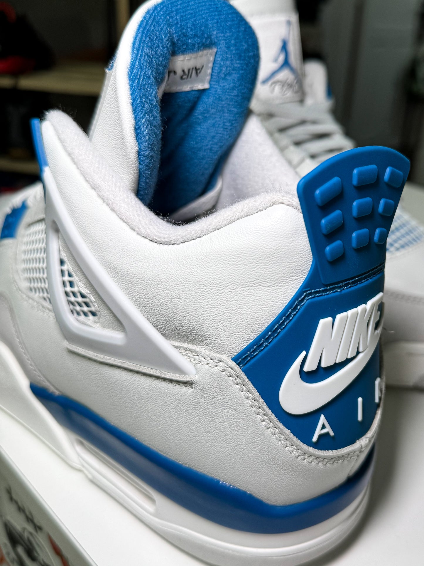 Air Jordan 4 Retro 'Military Blue’ 2024 - Recondicionado