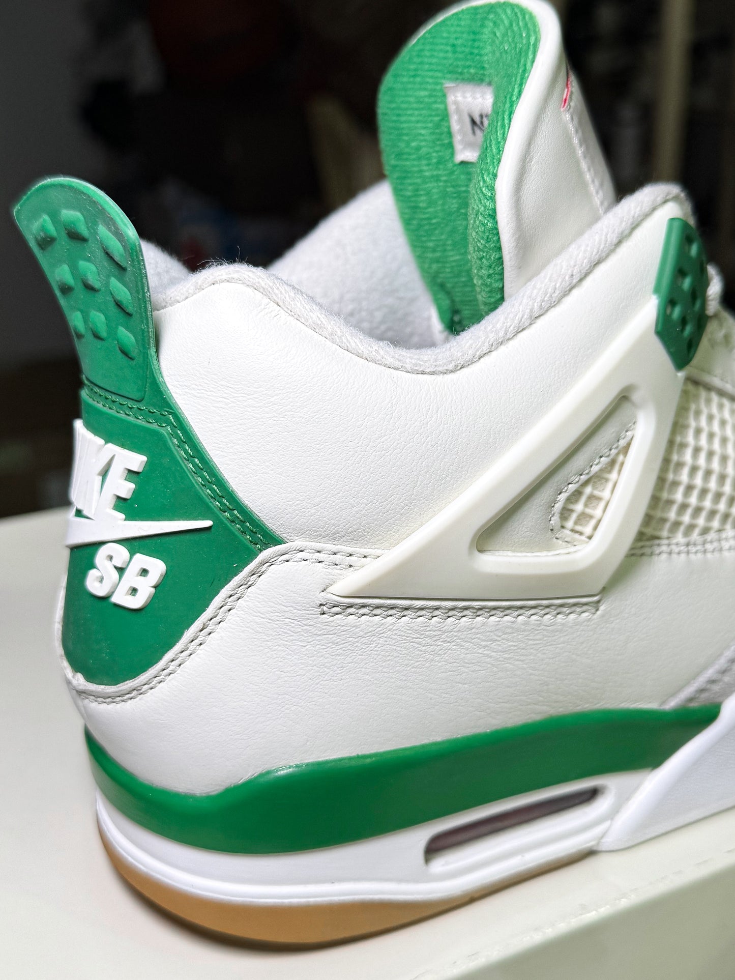 Air Jordan 4 Retro SB 'Pine Green' 2023 - Recondicionado