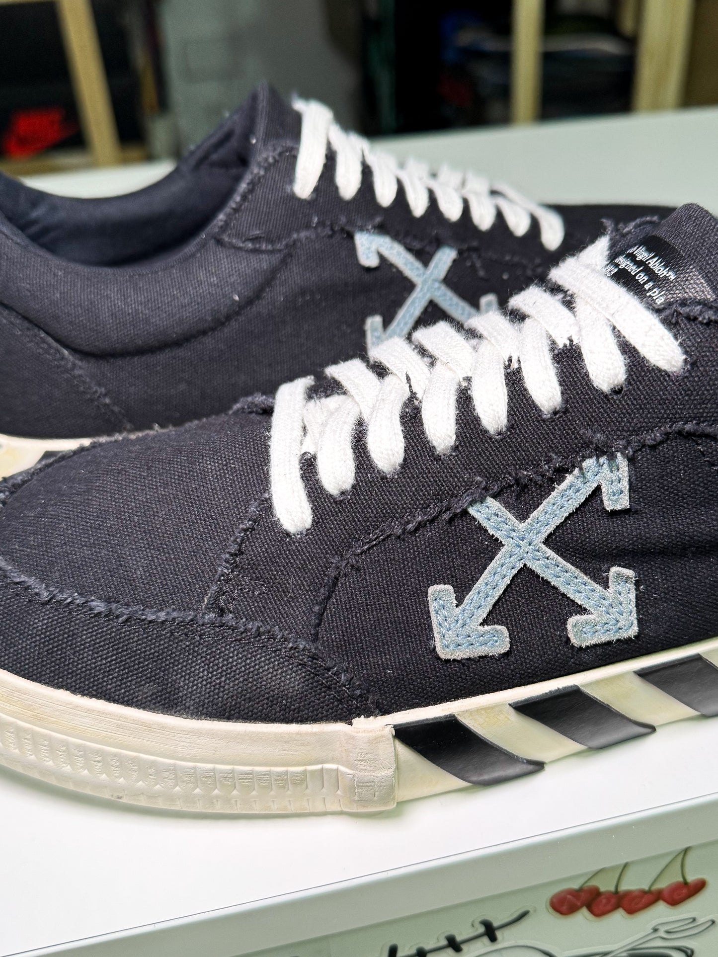 Off White Vulcanized Canvas ‘Black Blue’ - Recondicionado