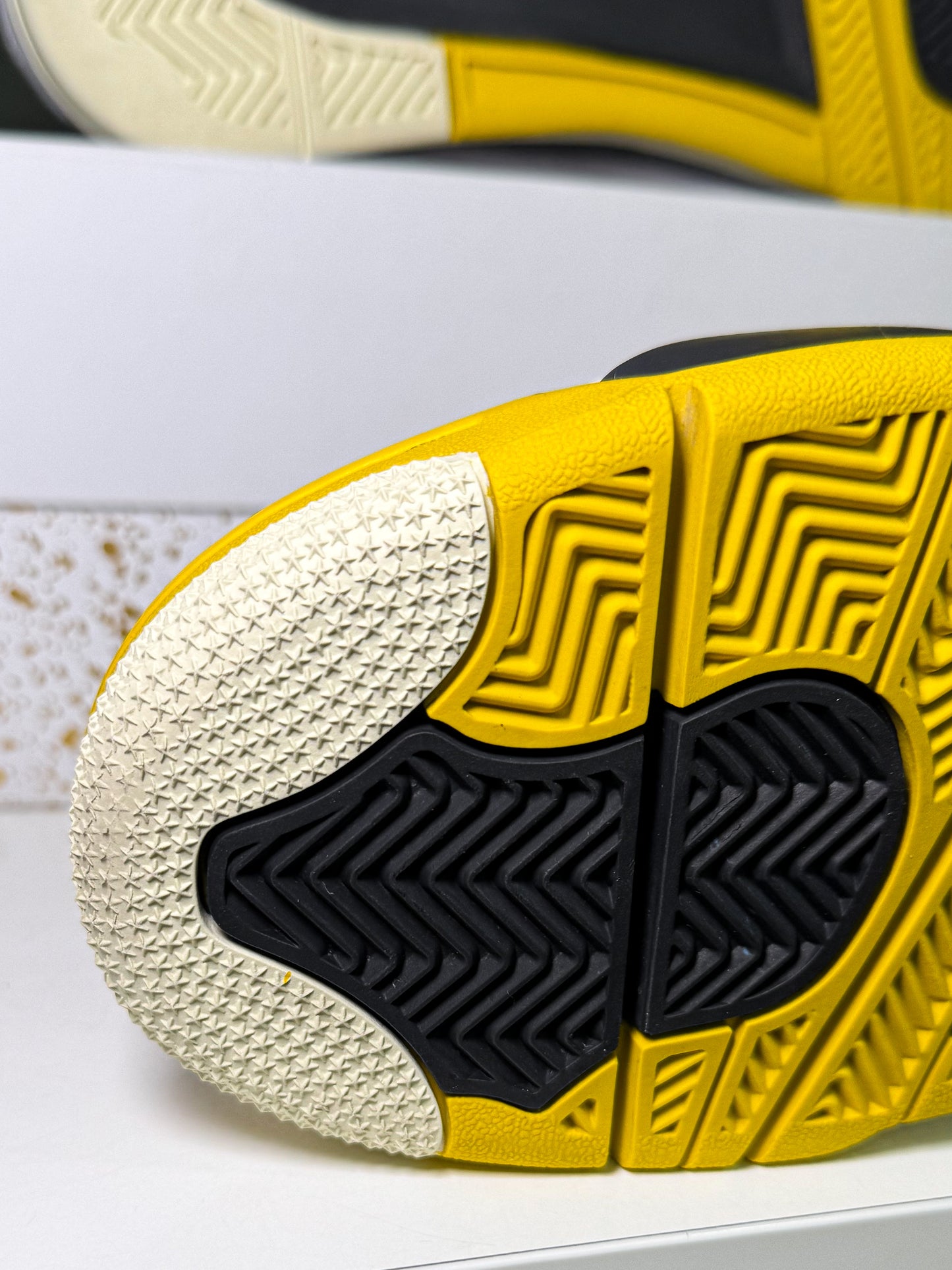 Air Jordan 4 Retro 'Vivid Sulfur’ W 2024 - Recondicionado