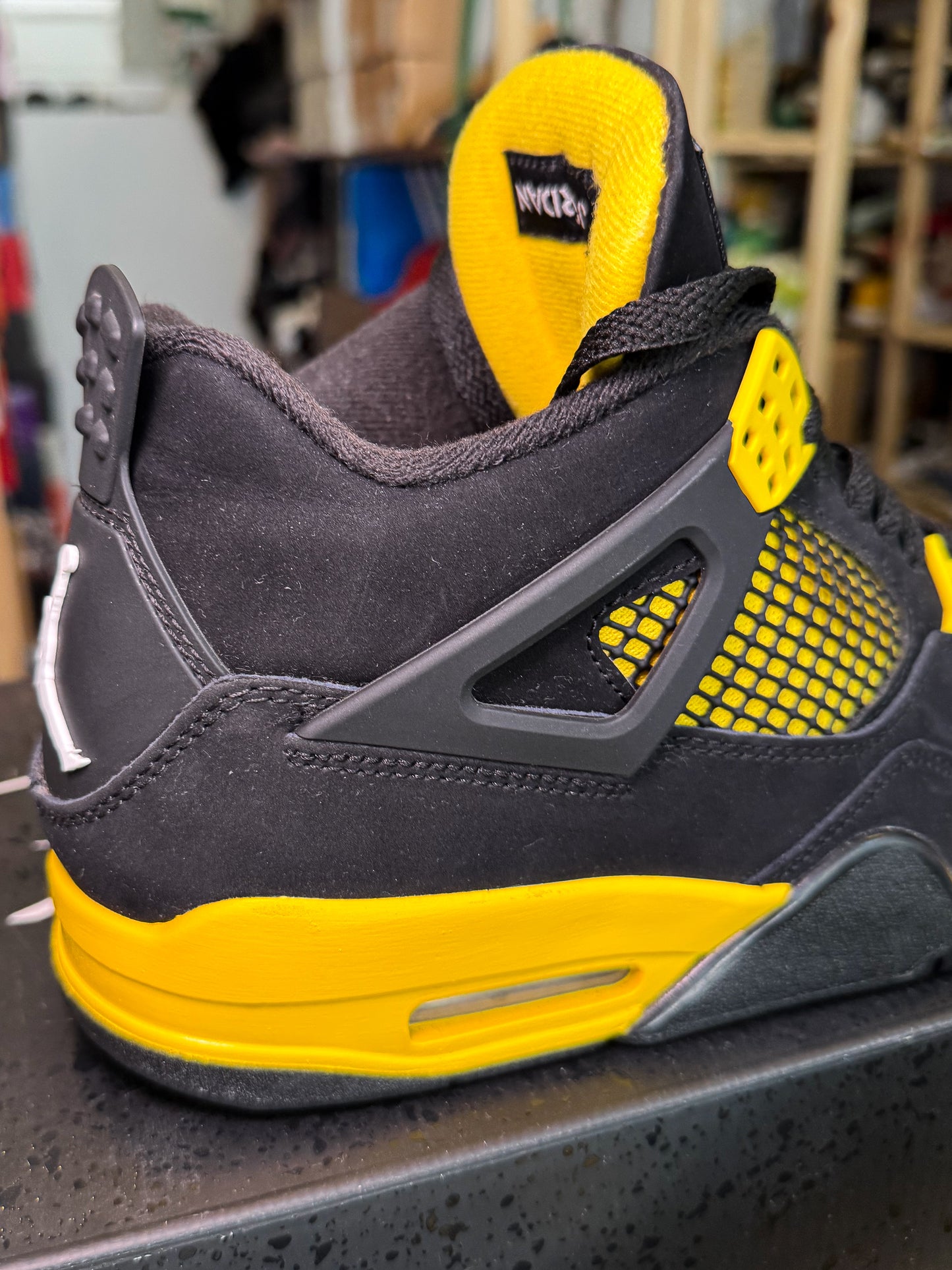Air Jordan 4 Retro 'Thunder' 2023 - Recondicionado