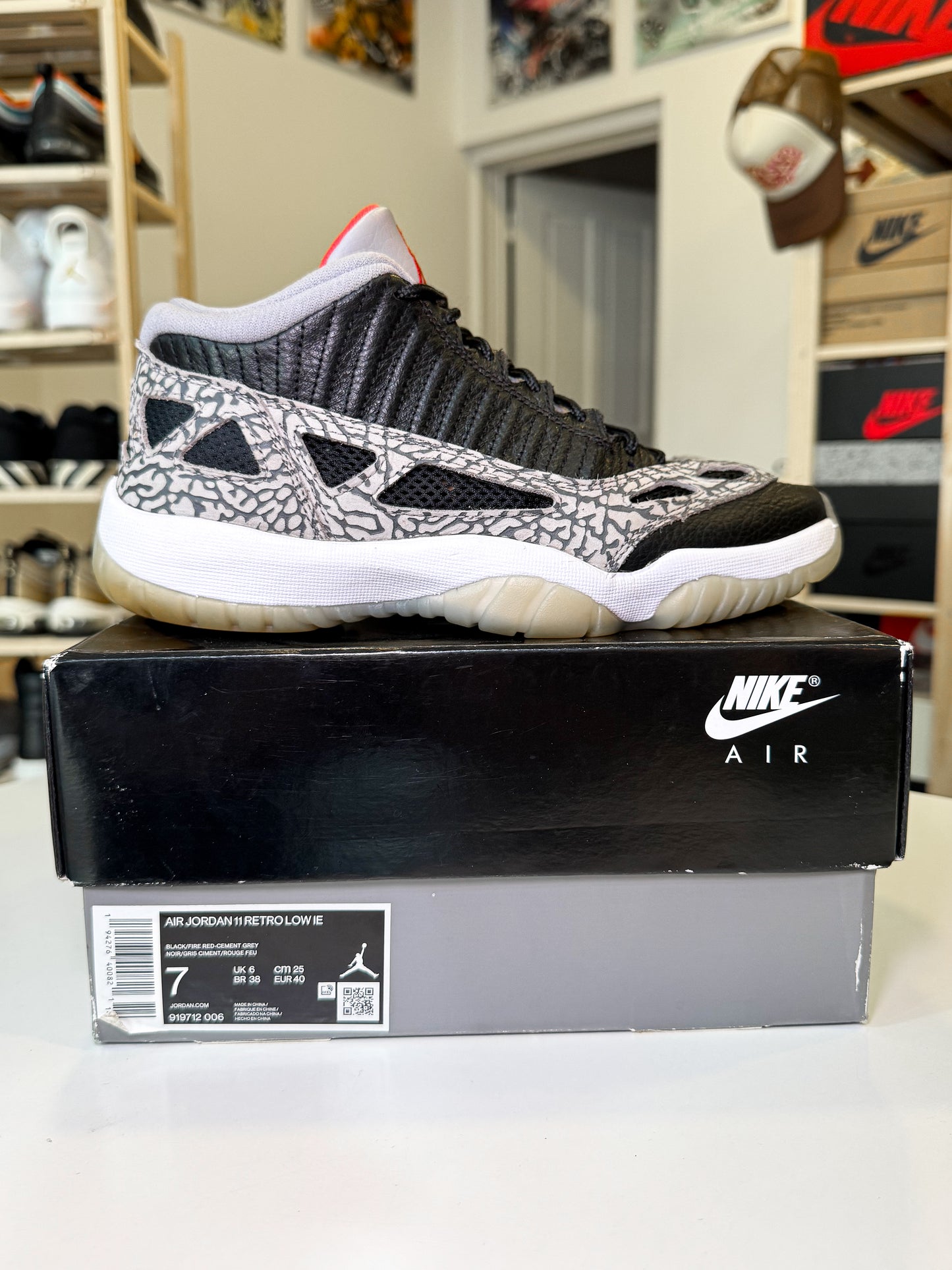 Air Jordan 11 Retro Low IE ‘Black Cement’ 2020 - Recondicionado