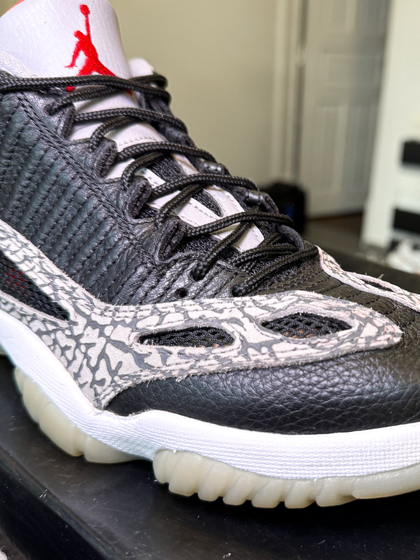 Air Jordan 11 Retro Low IE ‘Black Cement’ 2020 - Recondicionado