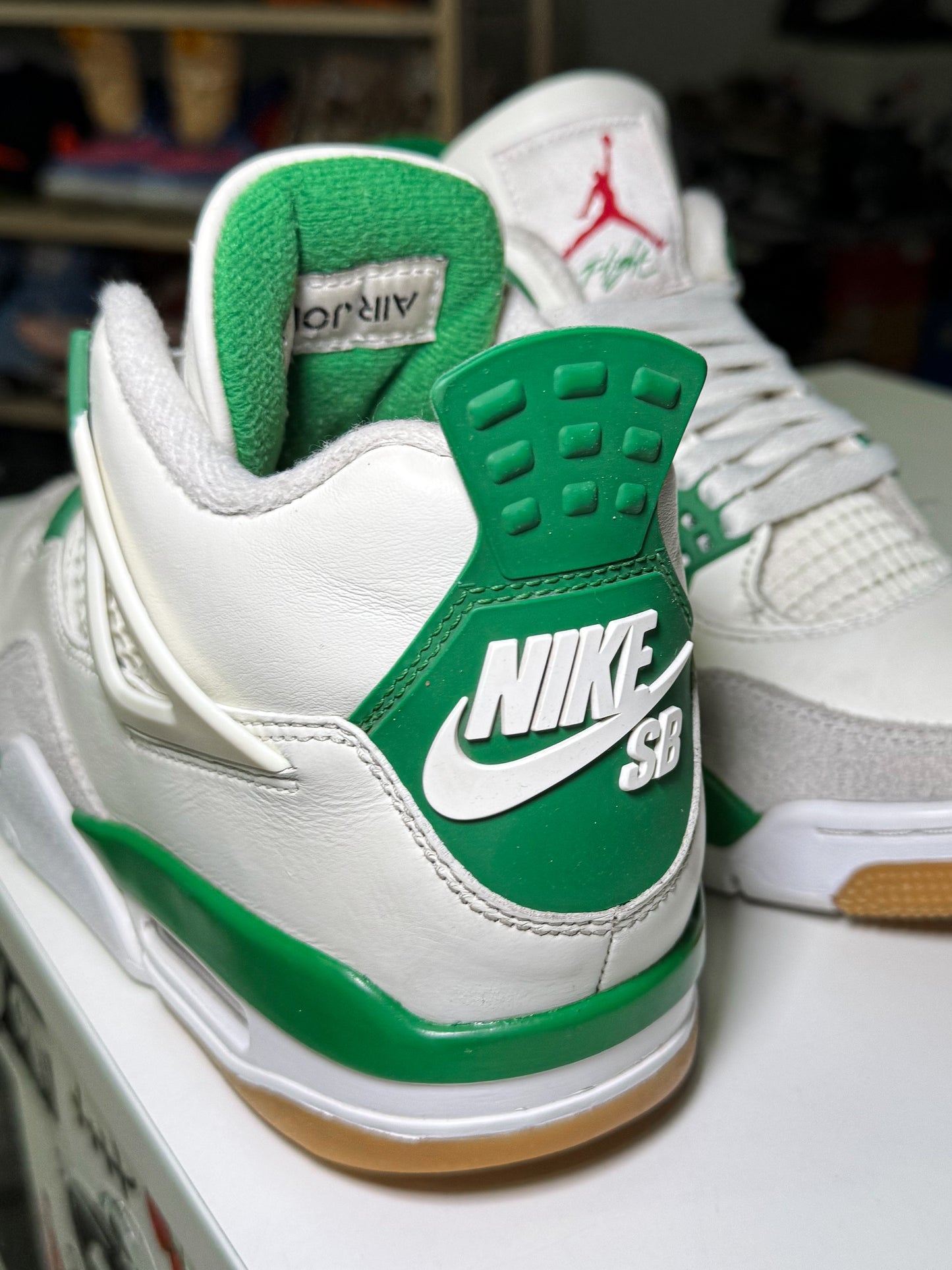 Air Jordan 4 Retro SB 'Pine Green' 2023 - Recondicionado