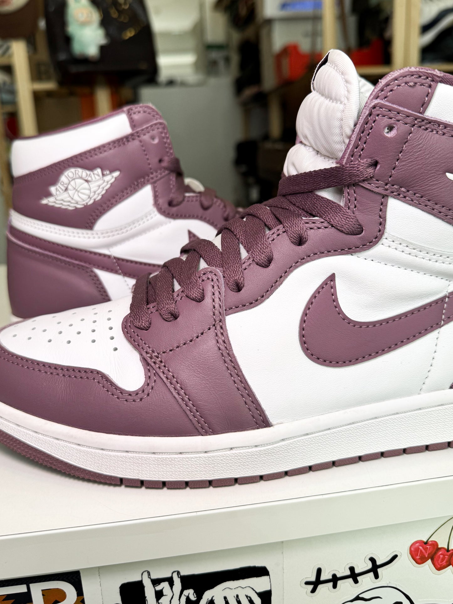Air Jordan 1 Retro High OG ‘Mauve’ 2023 - Recondicionado
