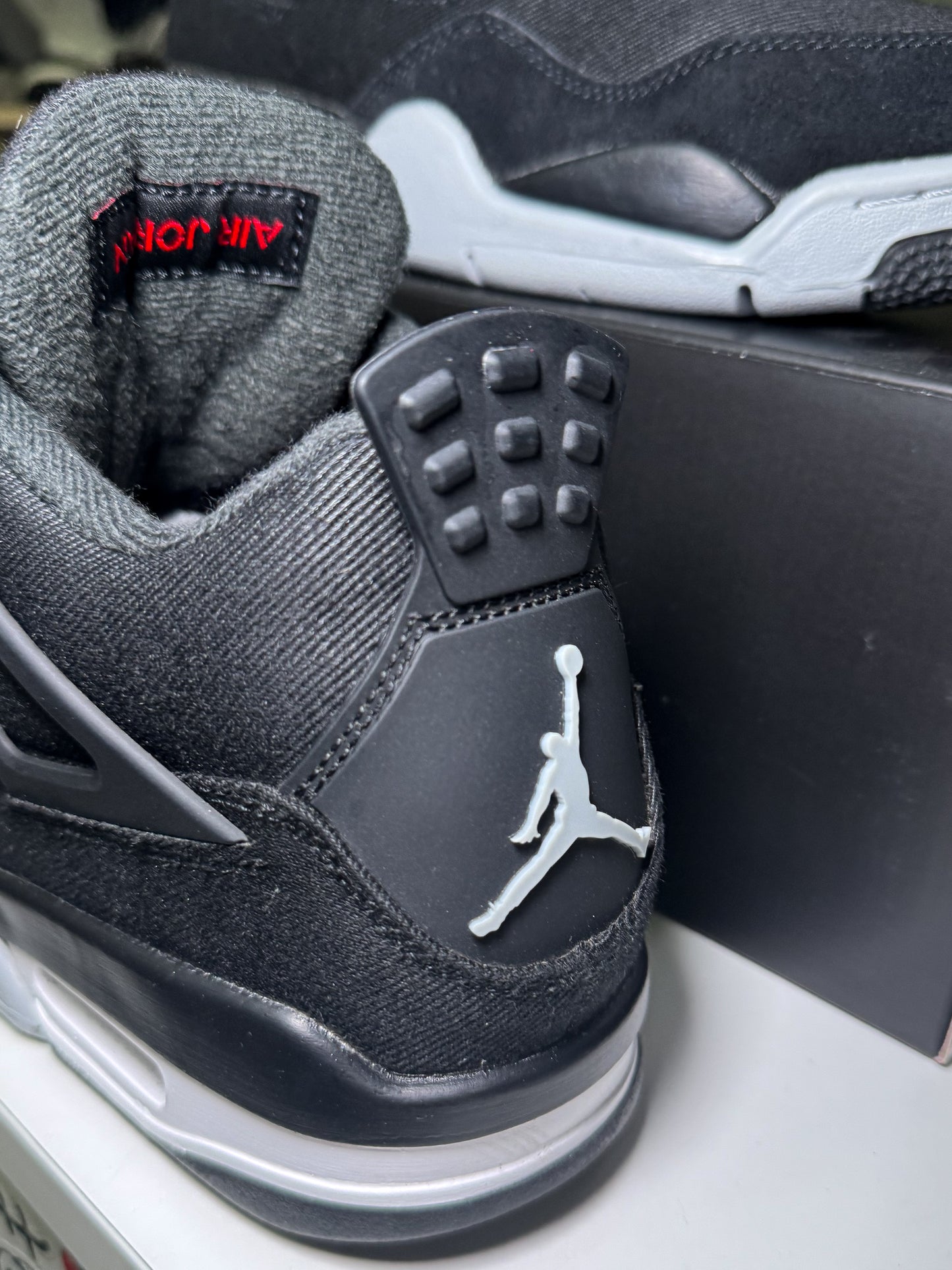 Air Jordan 4 Retro 'Black Canvas' 2022 - Recondicionado