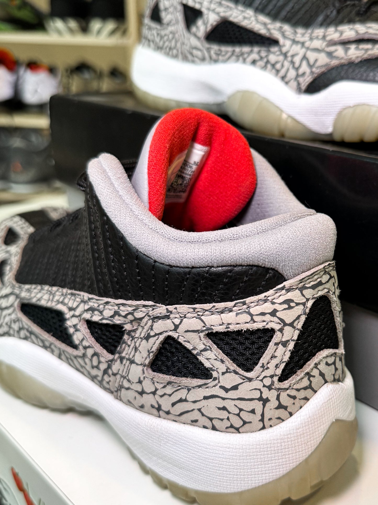 Air Jordan 11 Retro Low IE ‘Black Cement’ 2020 - Recondicionado