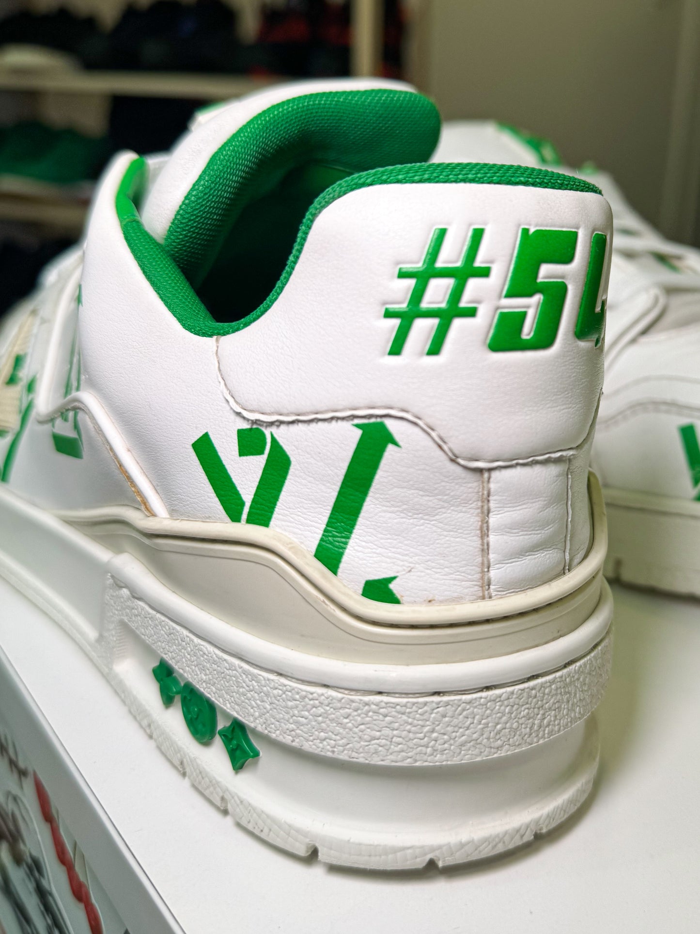 Louis Vuitton LV Trainer Low Signature #54 ‘White Green Recycled’ - Recondicionado