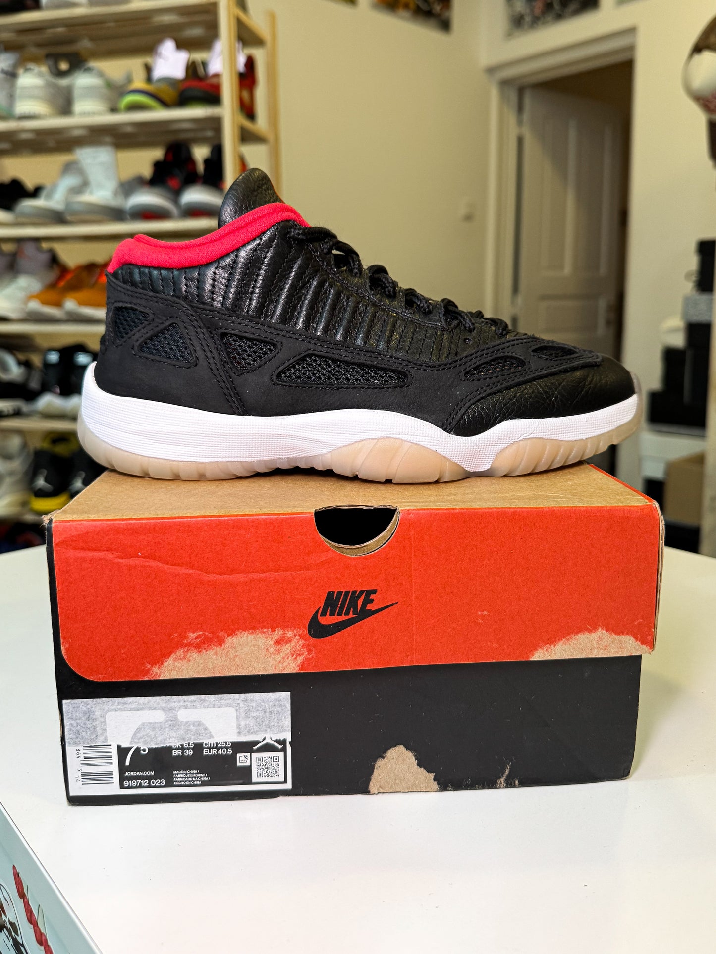 Air Jordan 11 Retro Low IE ‘Bred’ 2021 - Recondicionado
