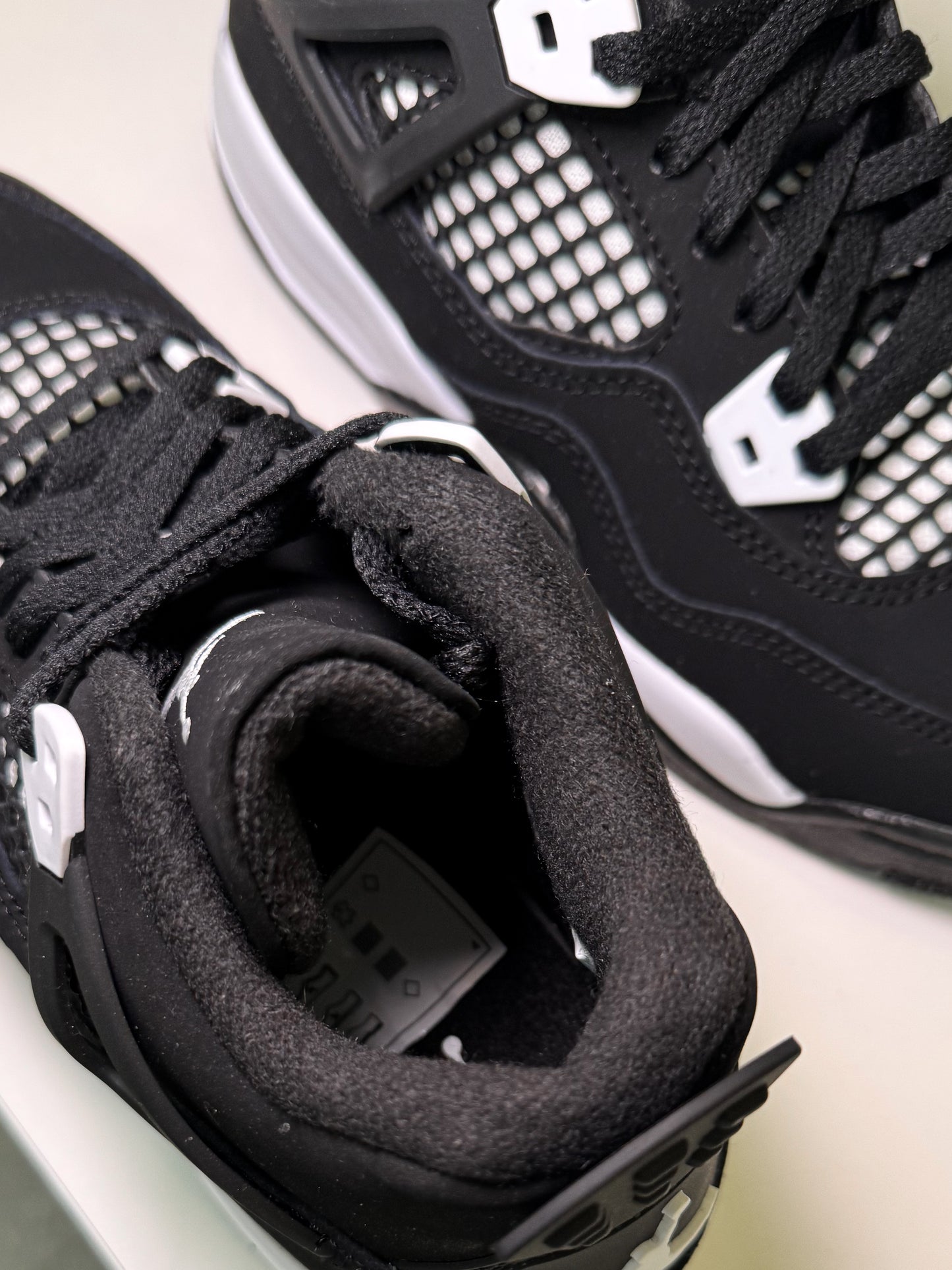 Air Jordan 4 Retro ‘White Thunder’ PS 2024 - DS