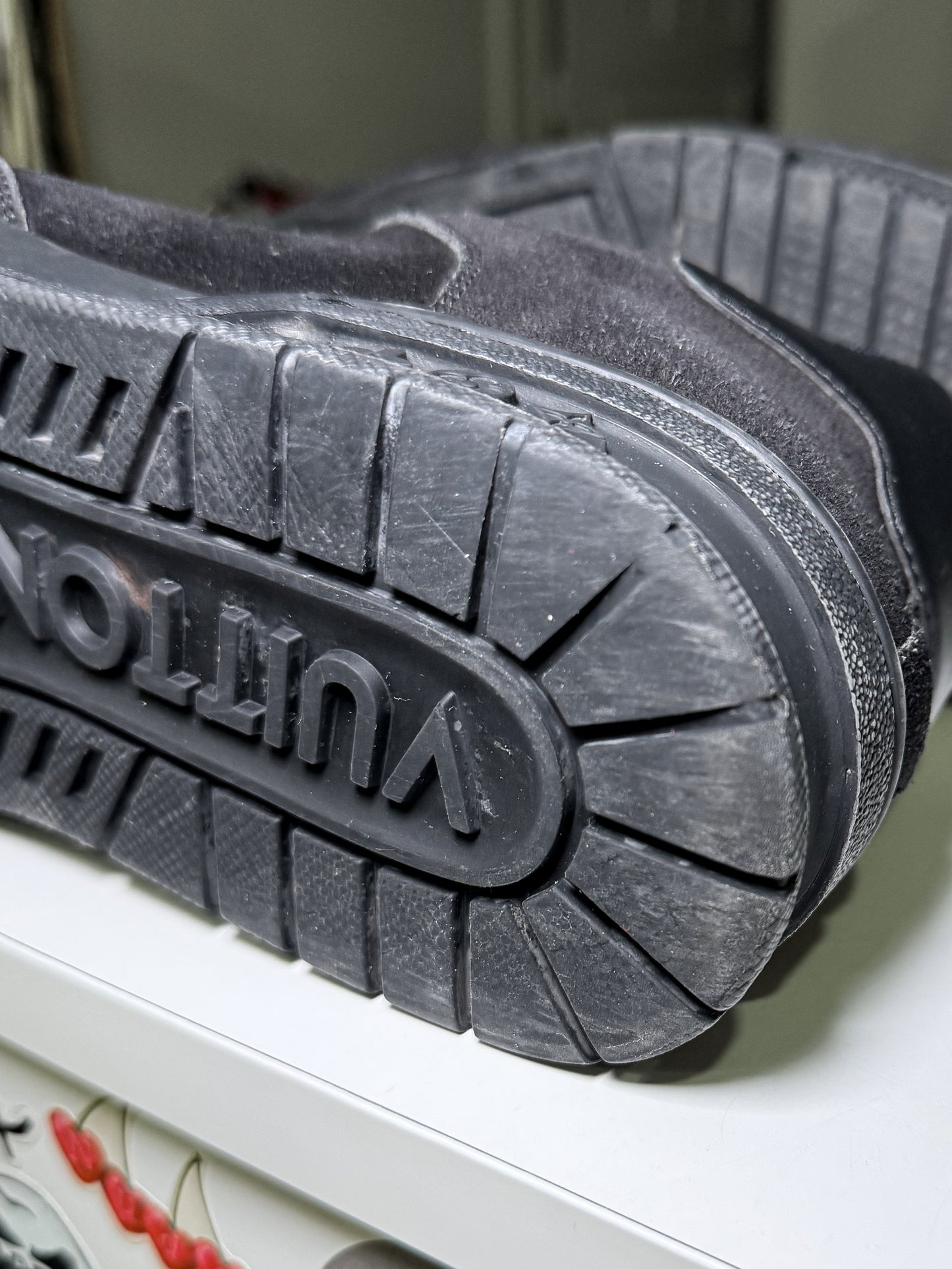 Louis Vuitton LV Trainer Suede Black ‘Staff’ - Recondicionado