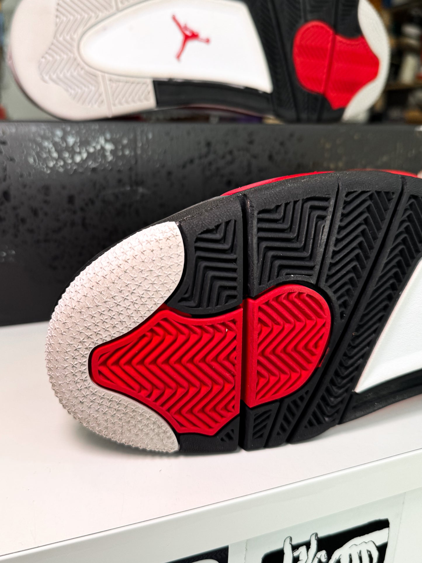 Air Jordan 4 Retro 'Red Cement' 2023 - Recondicionado