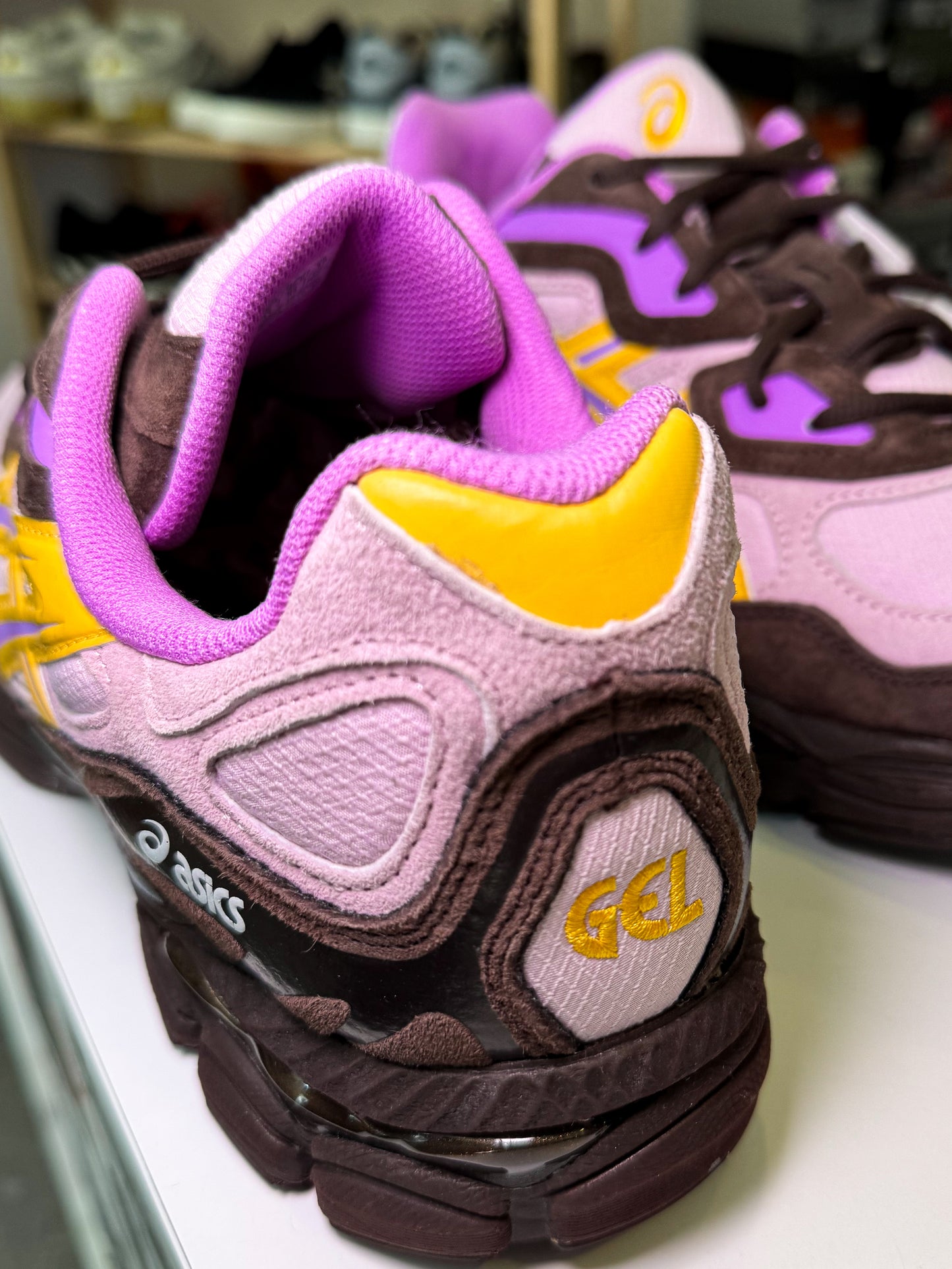 ASICS Gel NYC x Pleasures ‘World of Pleasures’ 2024 - Recondicionado