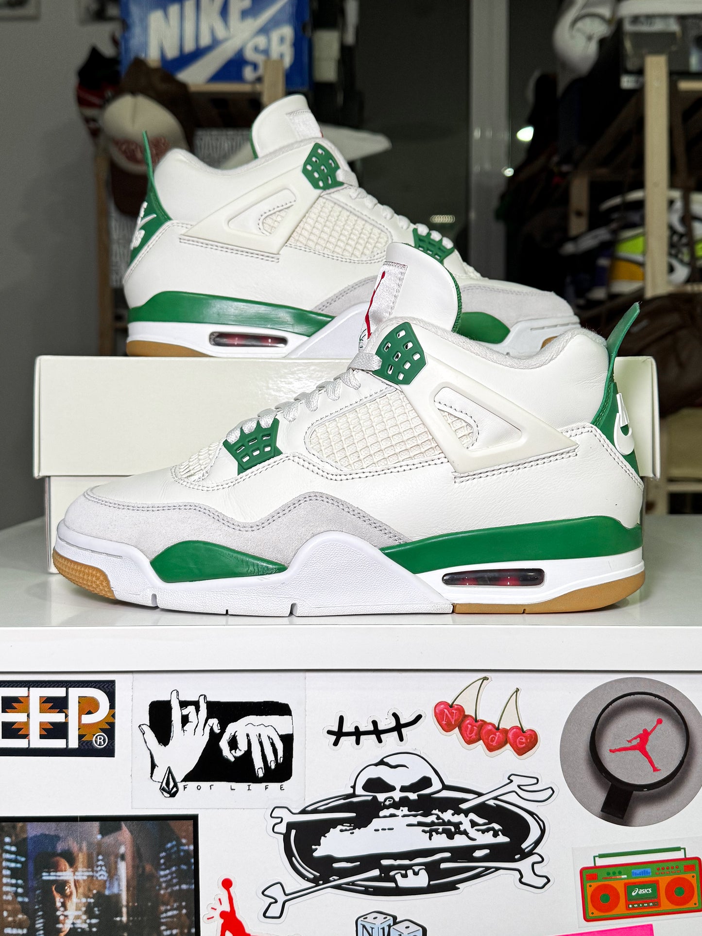 Air Jordan 4 Retro SB 'Pine Green' 2023 - Recondicionado