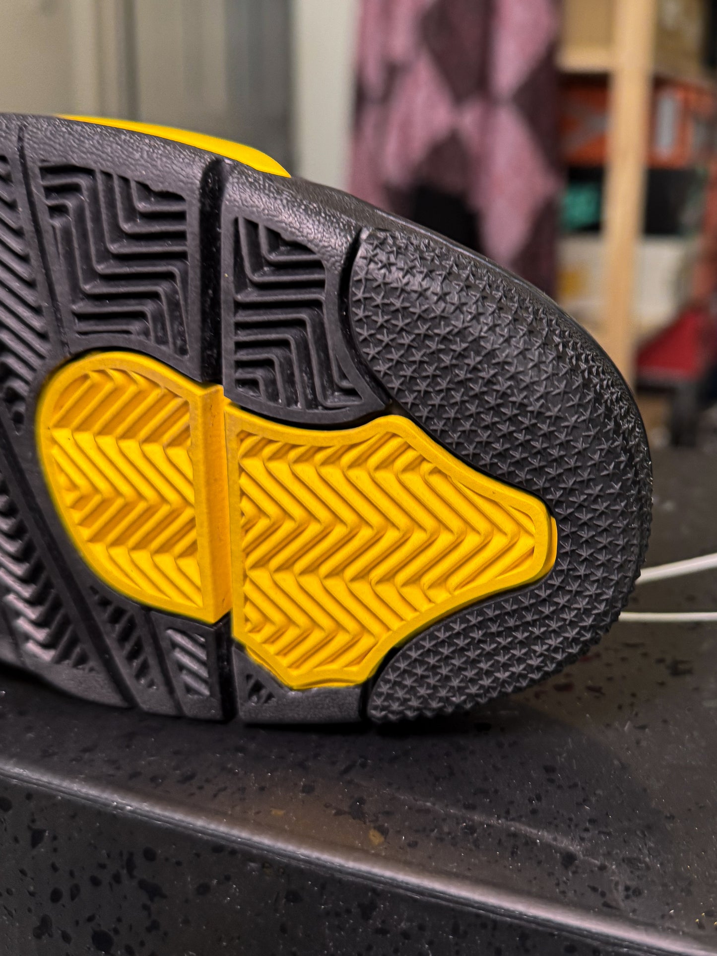 Air Jordan 4 Retro 'Thunder' 2023 - Recondicionado