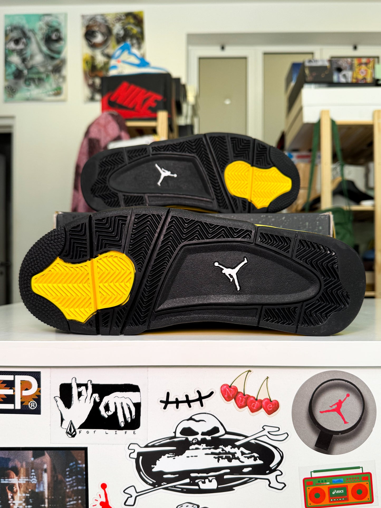 Air Jordan 4 Retro 'Thunder' 2023 - Recondicionado