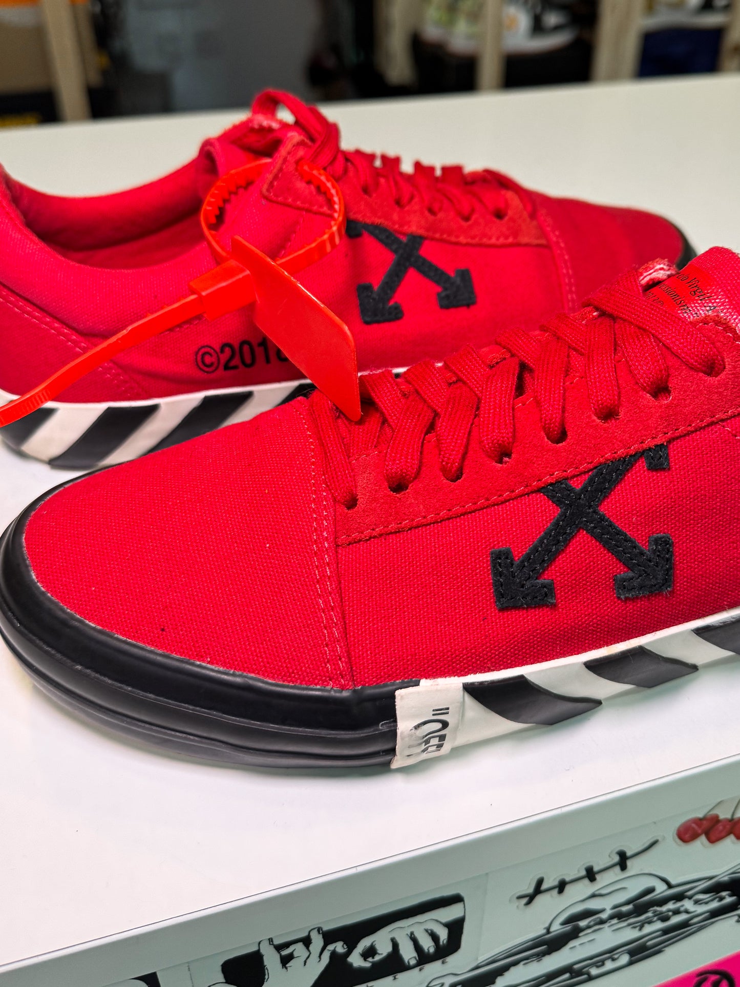 Off White Vulcanized Low Canvas ’Red’ 2018 - Recondicionado