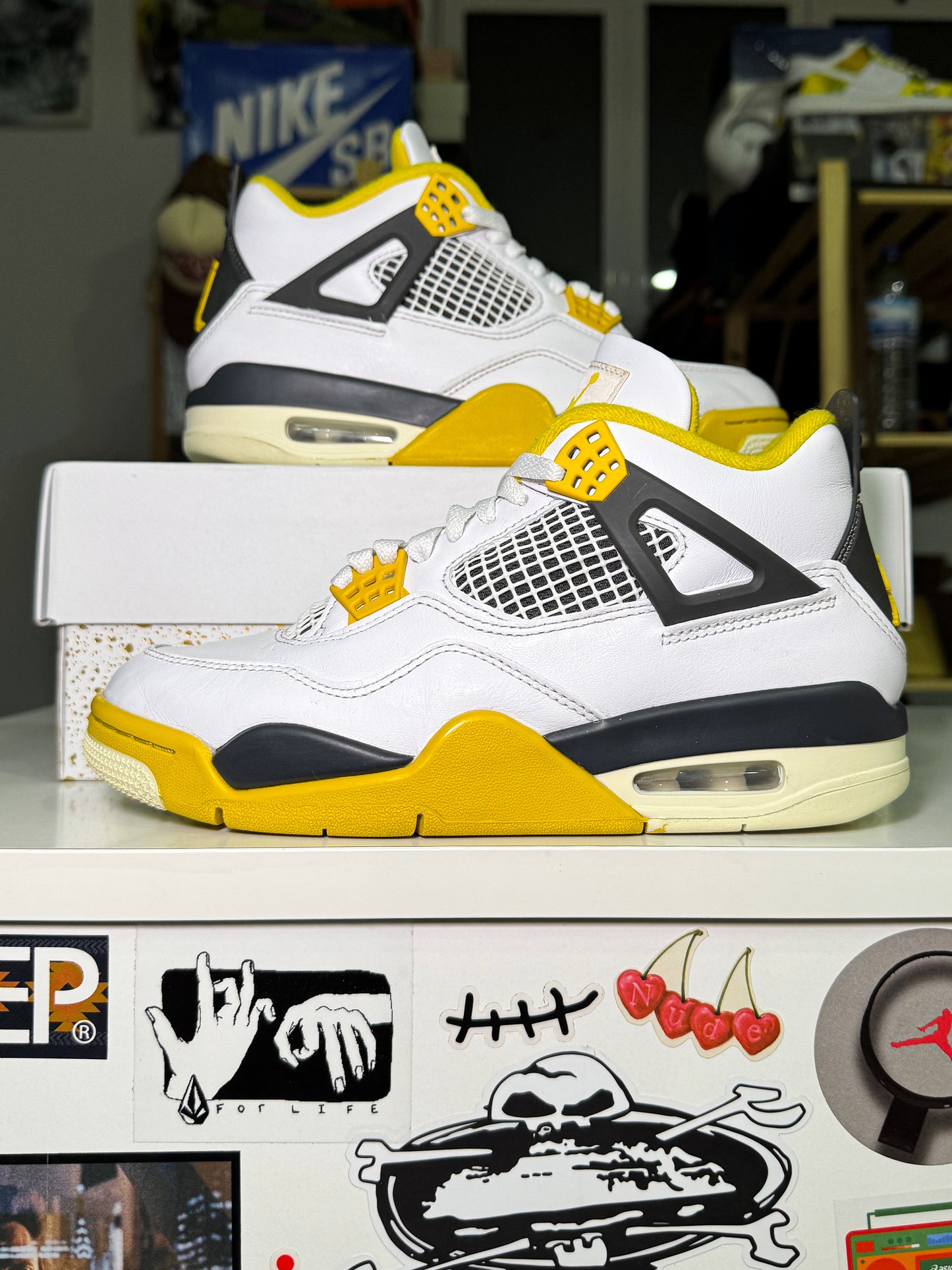Air Jordan 4 Retro 'Vivid Sulfur’ W 2024 - Recondicionado