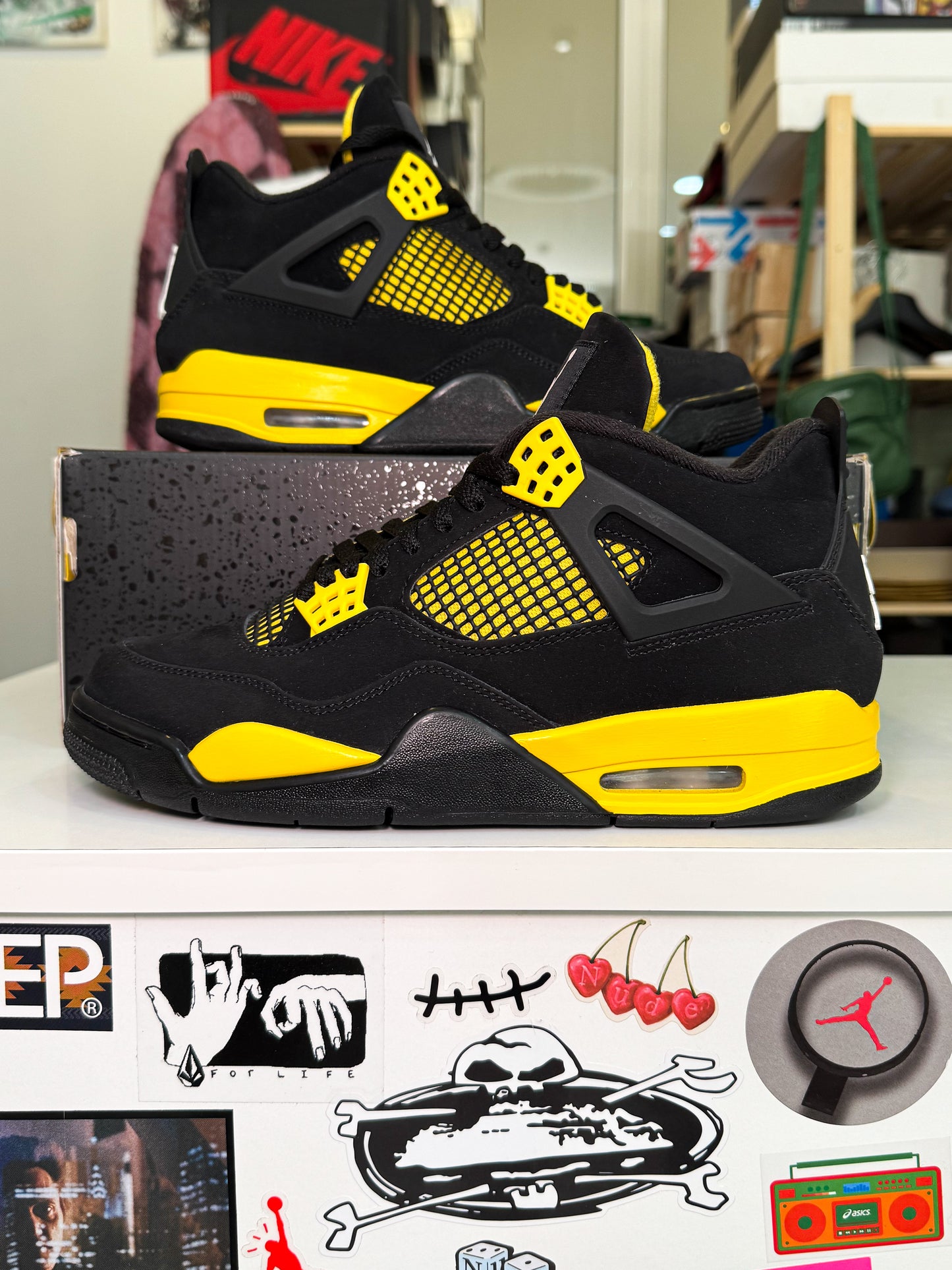 Air Jordan 4 Retro 'Thunder' 2023 - Recondicionado