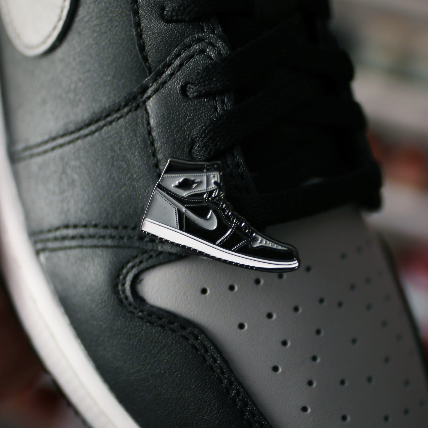 PIN - Air Jordan 1 'Shadow'