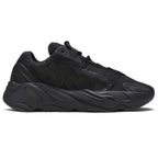 Adidas Yeezy 700 MNVN ‘Triple Black’ - Recondicionado