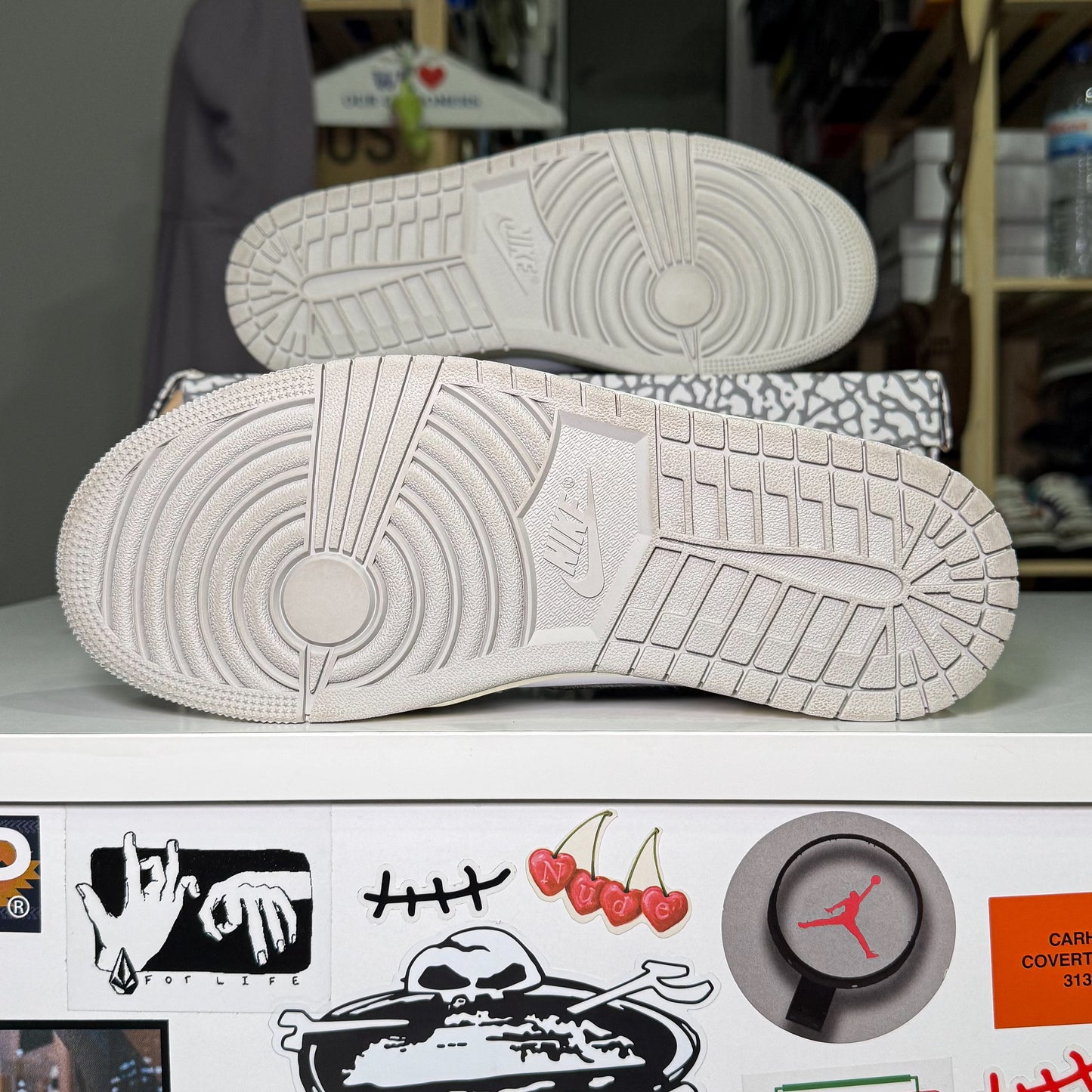 Air Jordan 1 Retro High OG ‘White Cement’ 2023 - Recondicionado