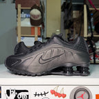 Nike Shox R4 ‘Triple Black’ 2025 - DS