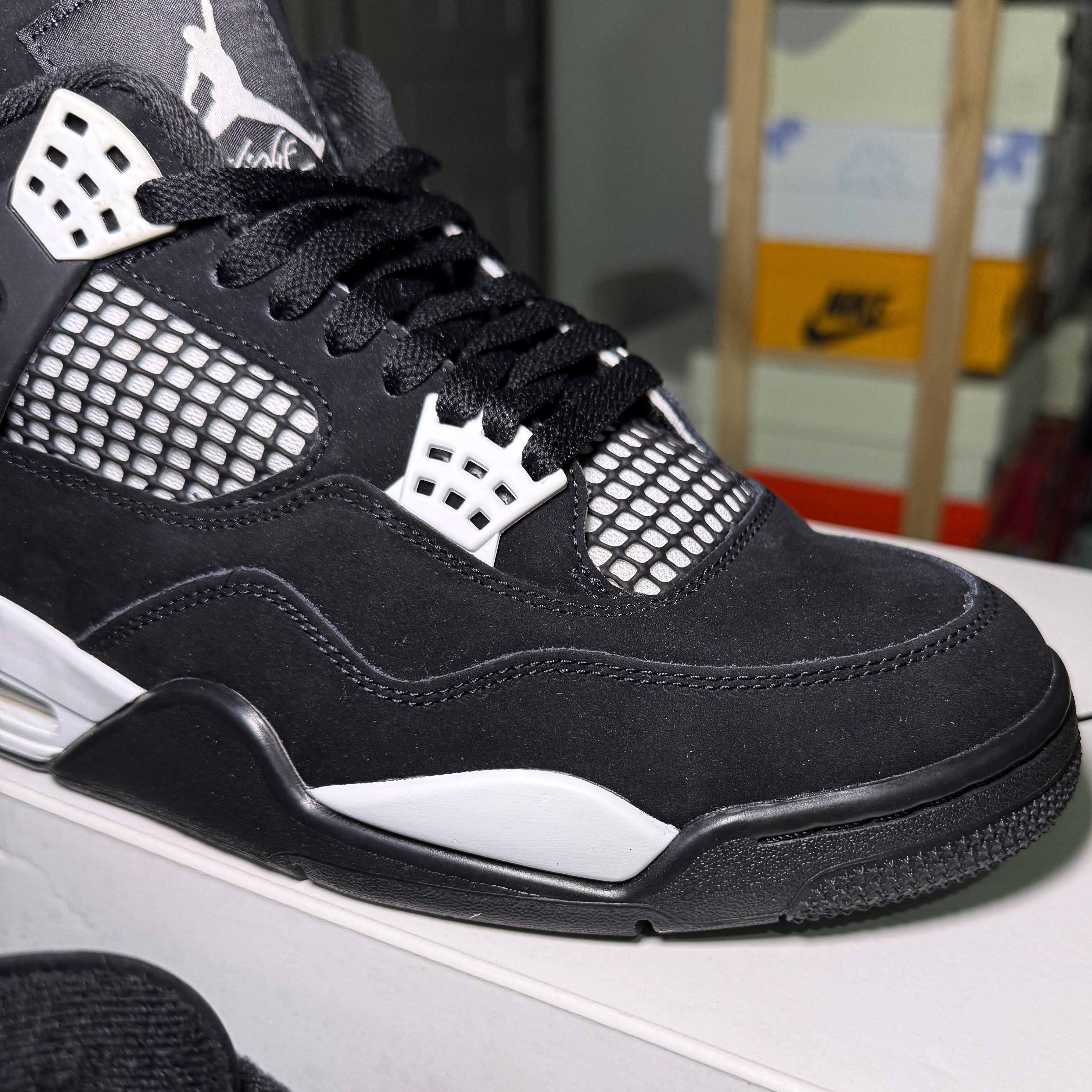 Air Jordan 4 Retro 'White Thunder’ 2024 - Recondicionado