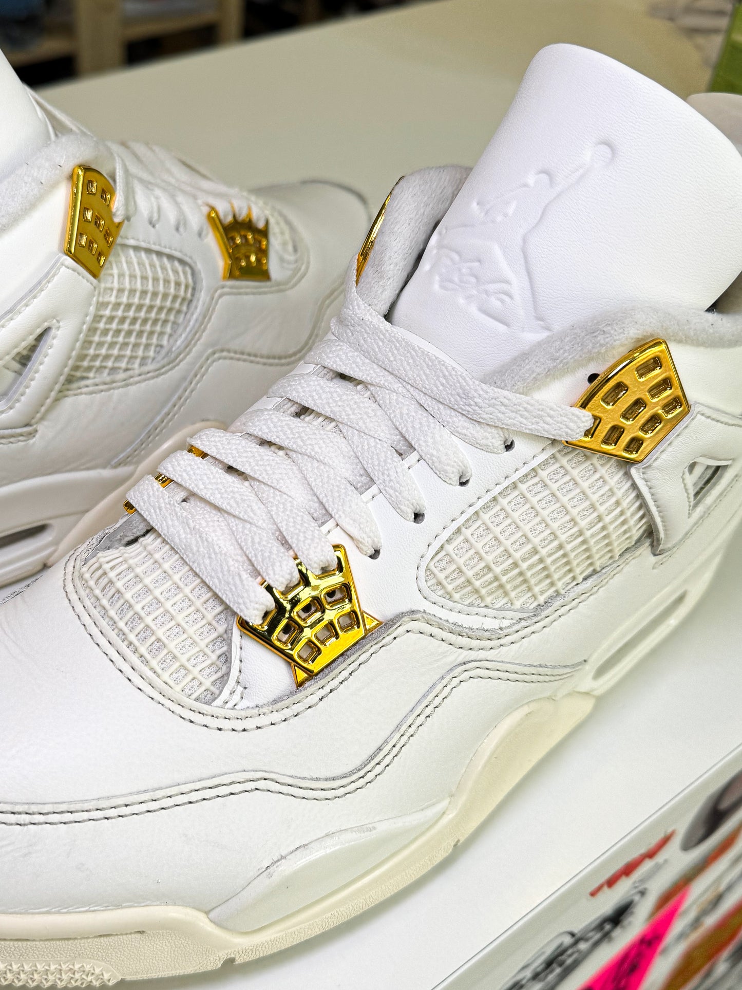 Air Jordan 4 Retro 'Metallic Gold’ W 2023 - Recondicionado