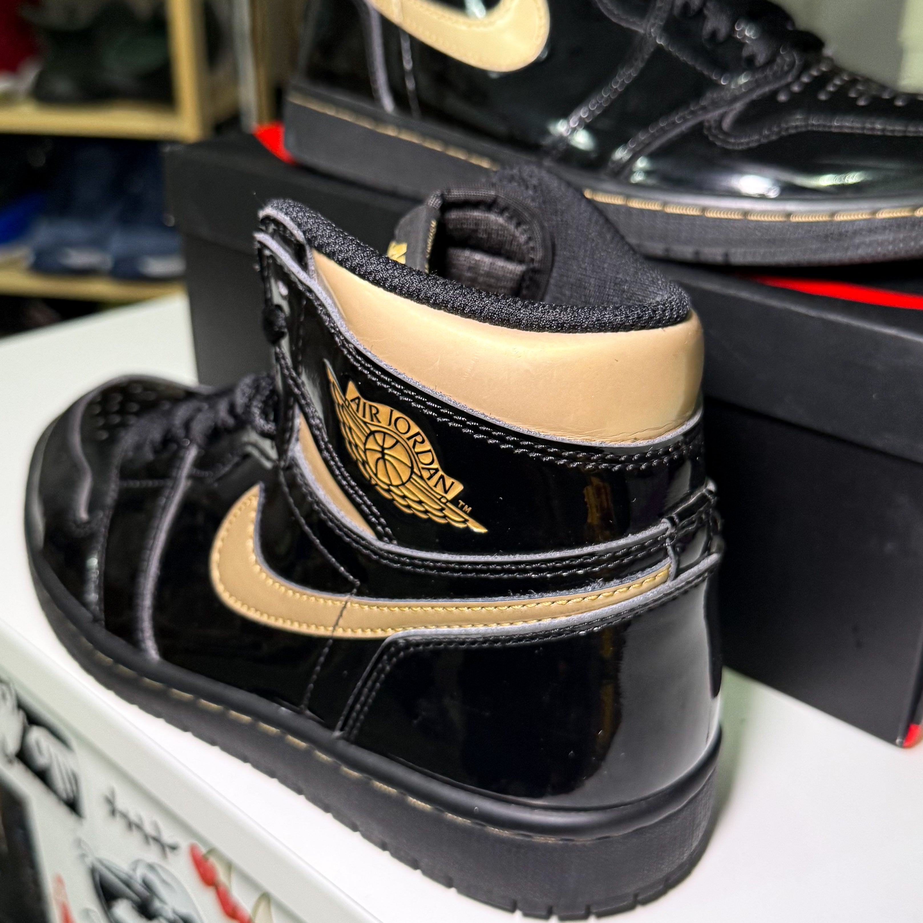 Air Jordan 1 Retro High OG ‘Black Mettalic Gold’ 2020 - Recondicionado